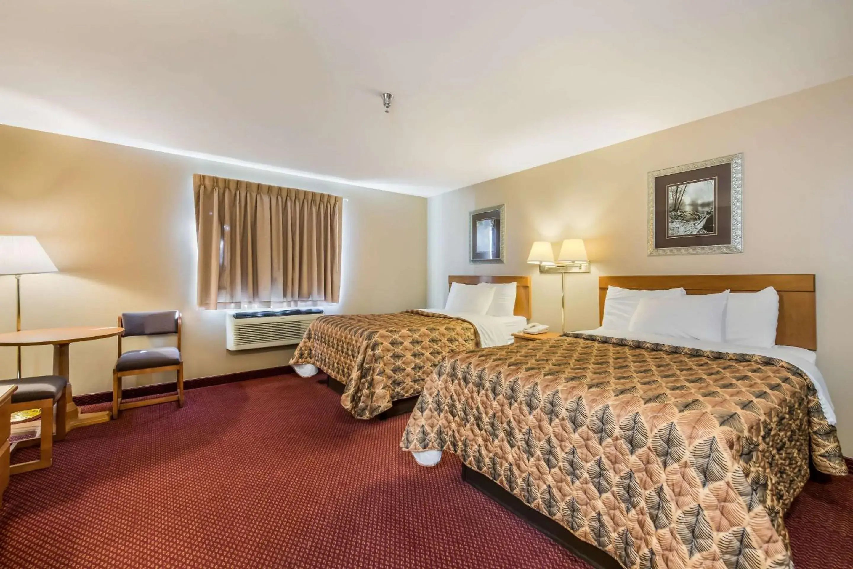 Standard Double Room with Two Double Beds No Pets Allowed- Non Smoking in Econo Lodge Standard Double Room with Two Double Beds No Pets Allowed- Non Smoking in Econo Lodge