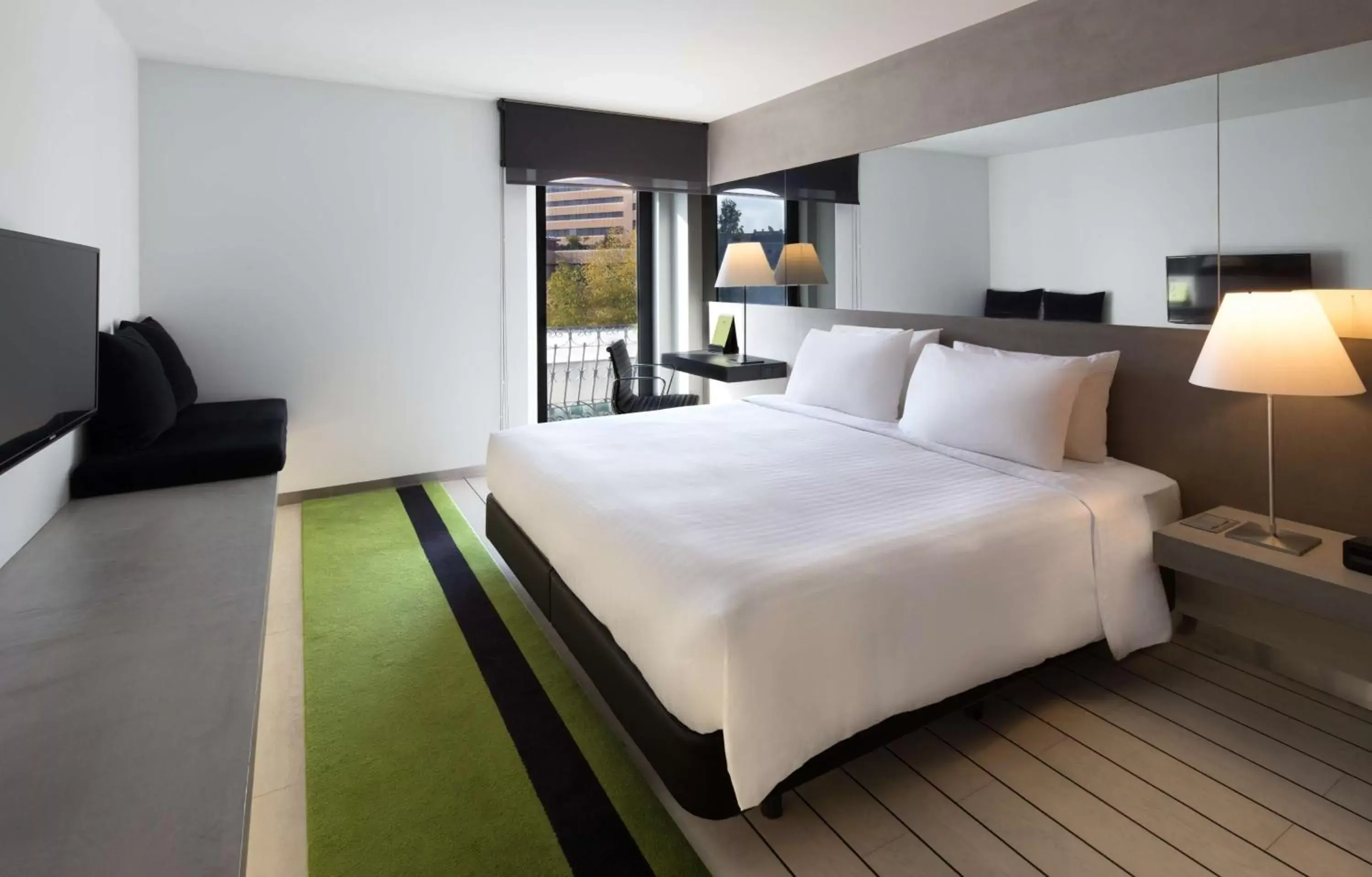 King Room with Street View in DoubleTree by Hilton Lisbon Fontana Park King Room with Street View in DoubleTree by Hilton Lisbon Fontana Park