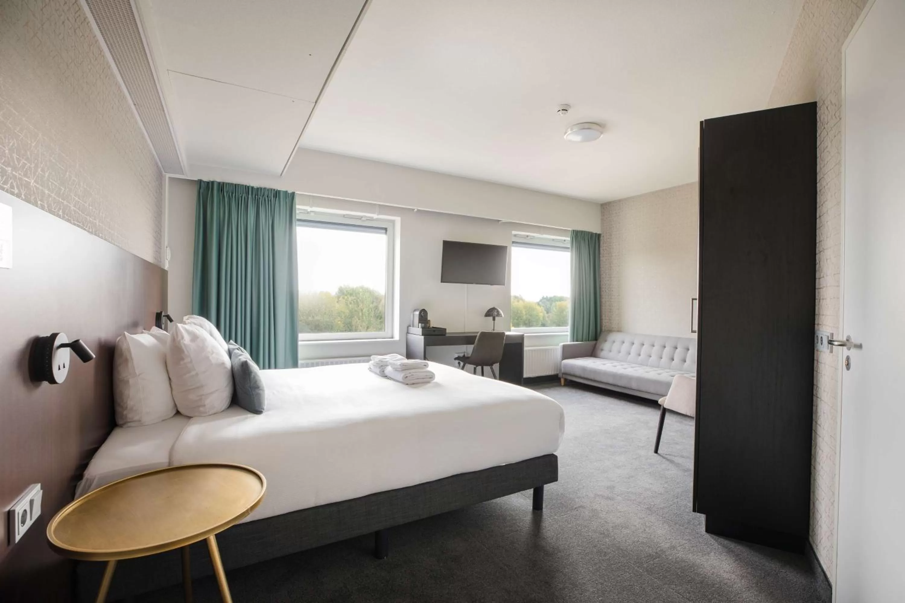 View (from property/room), Bed in Flonk Hotel Groningen Zuid, BW Signature Collection