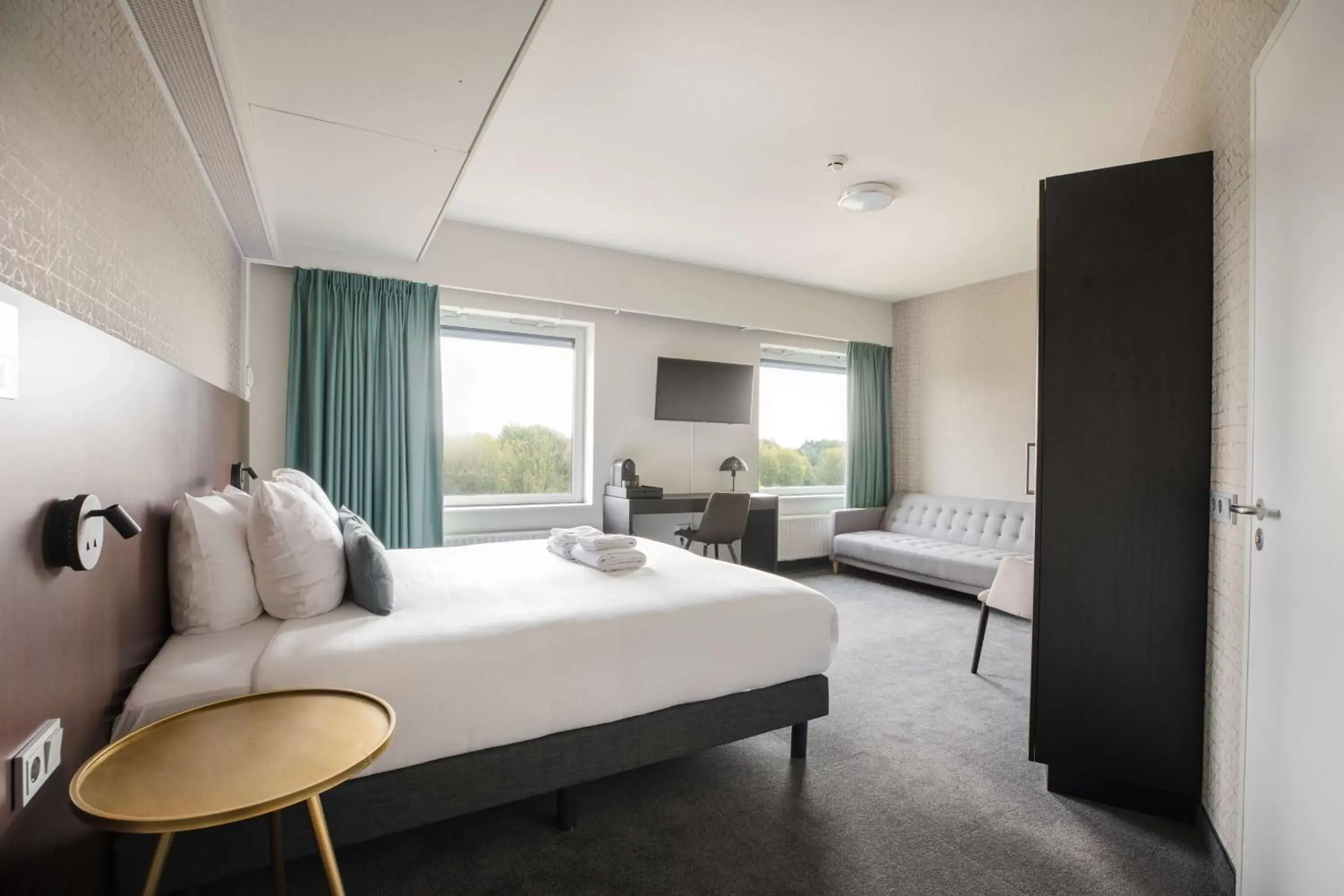 View (from property/room), Bed in Flonk Hotel Groningen Zuid, BW Signature Collection View (from property/room), Bed in Flonk Hotel Groningen Zuid, BW Signature Collection