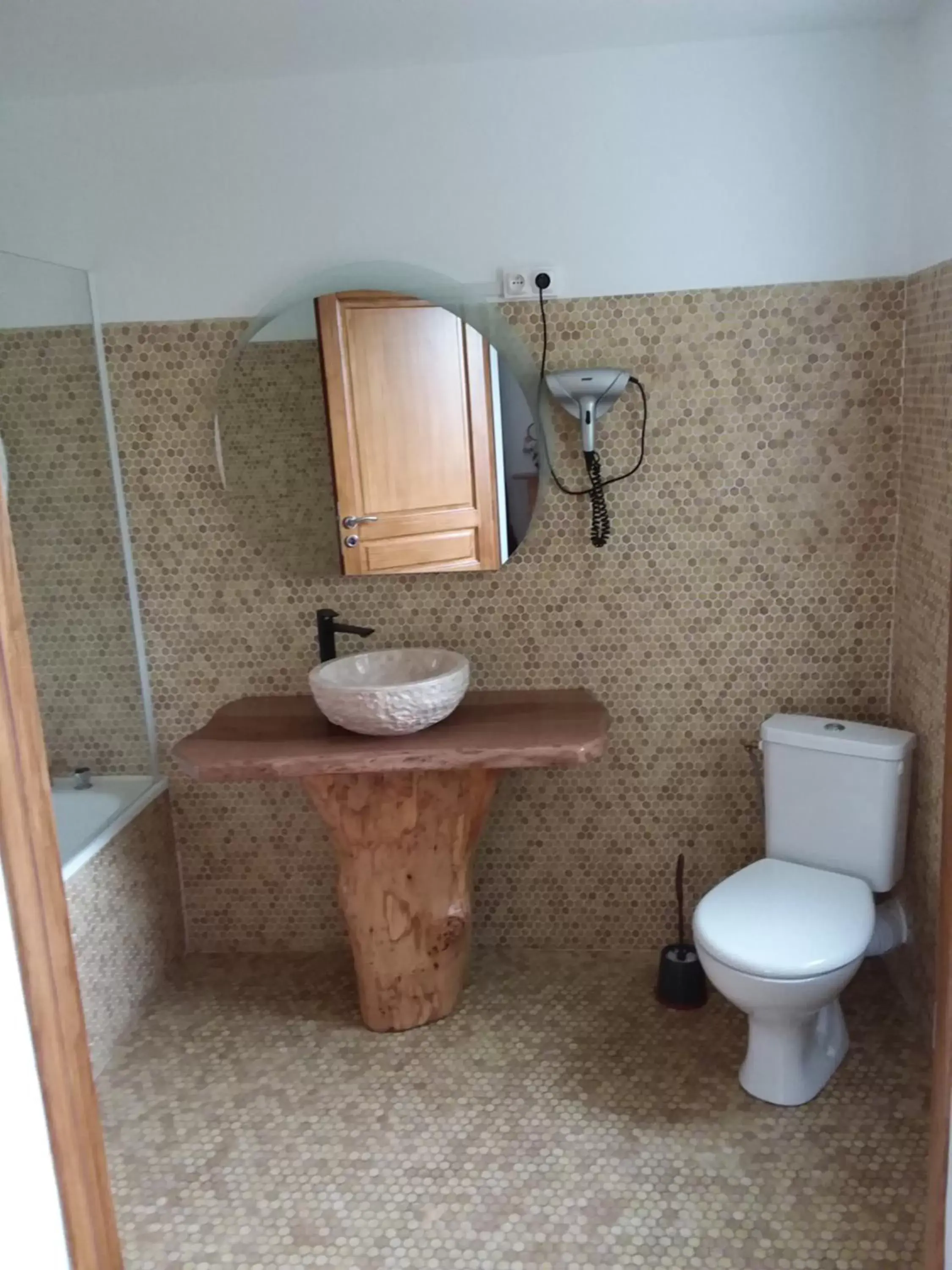 Bathroom in maison d'hôtes labastide