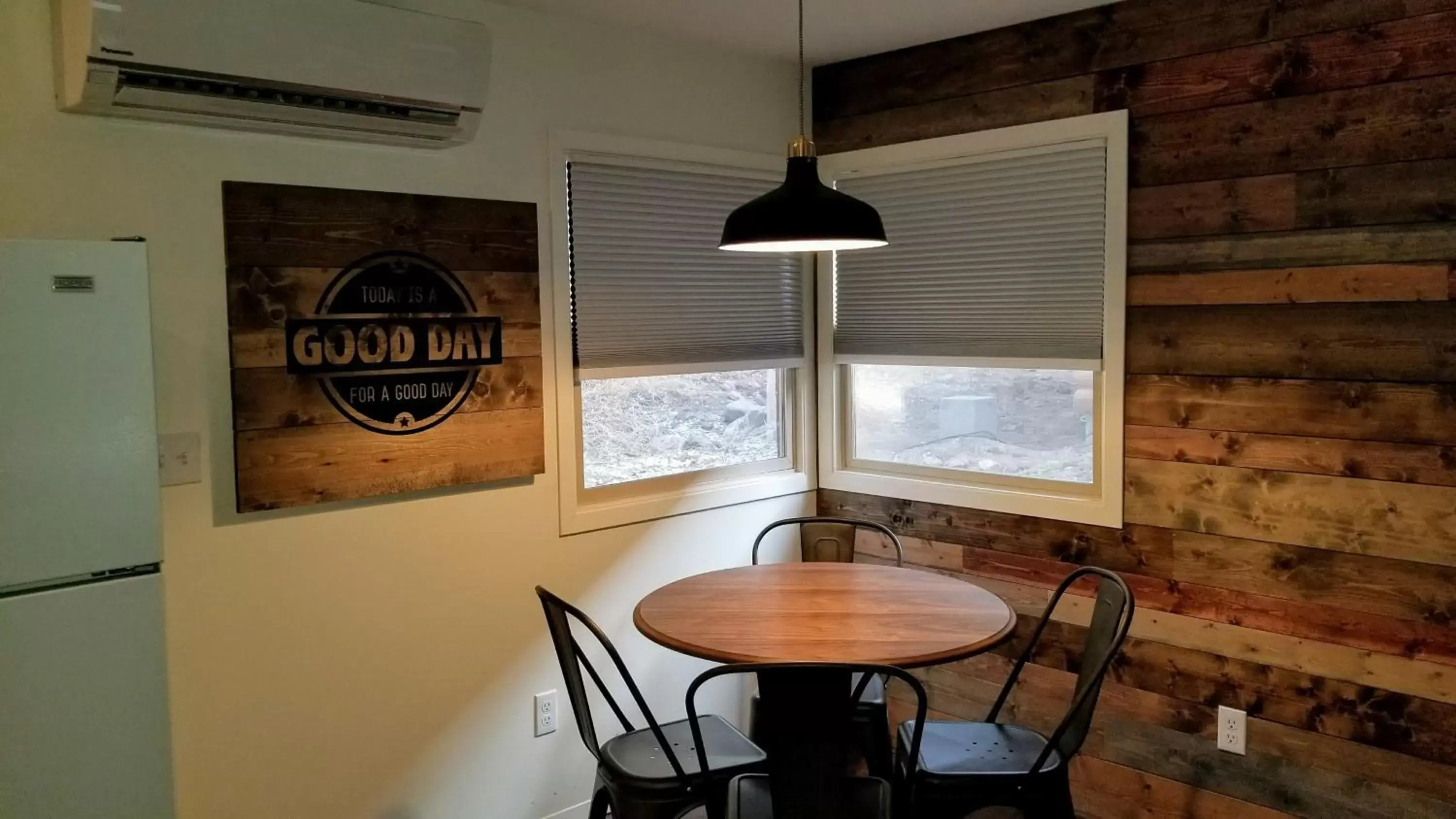 Dining area in Eagle Cap Chalets