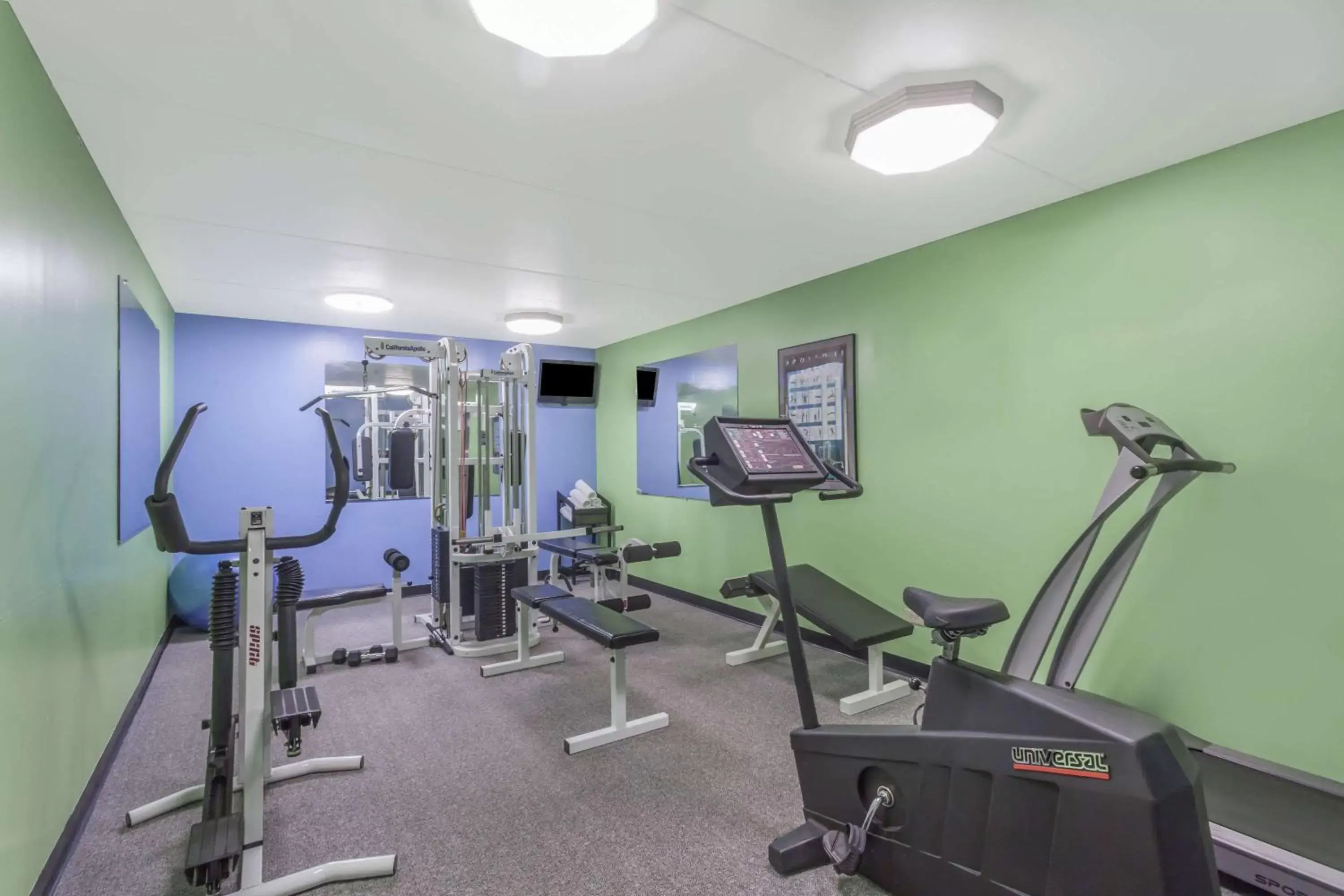 Fitness centre/facilities, Fitness Center/Facilities in Super 8 by Wyndham Kingston