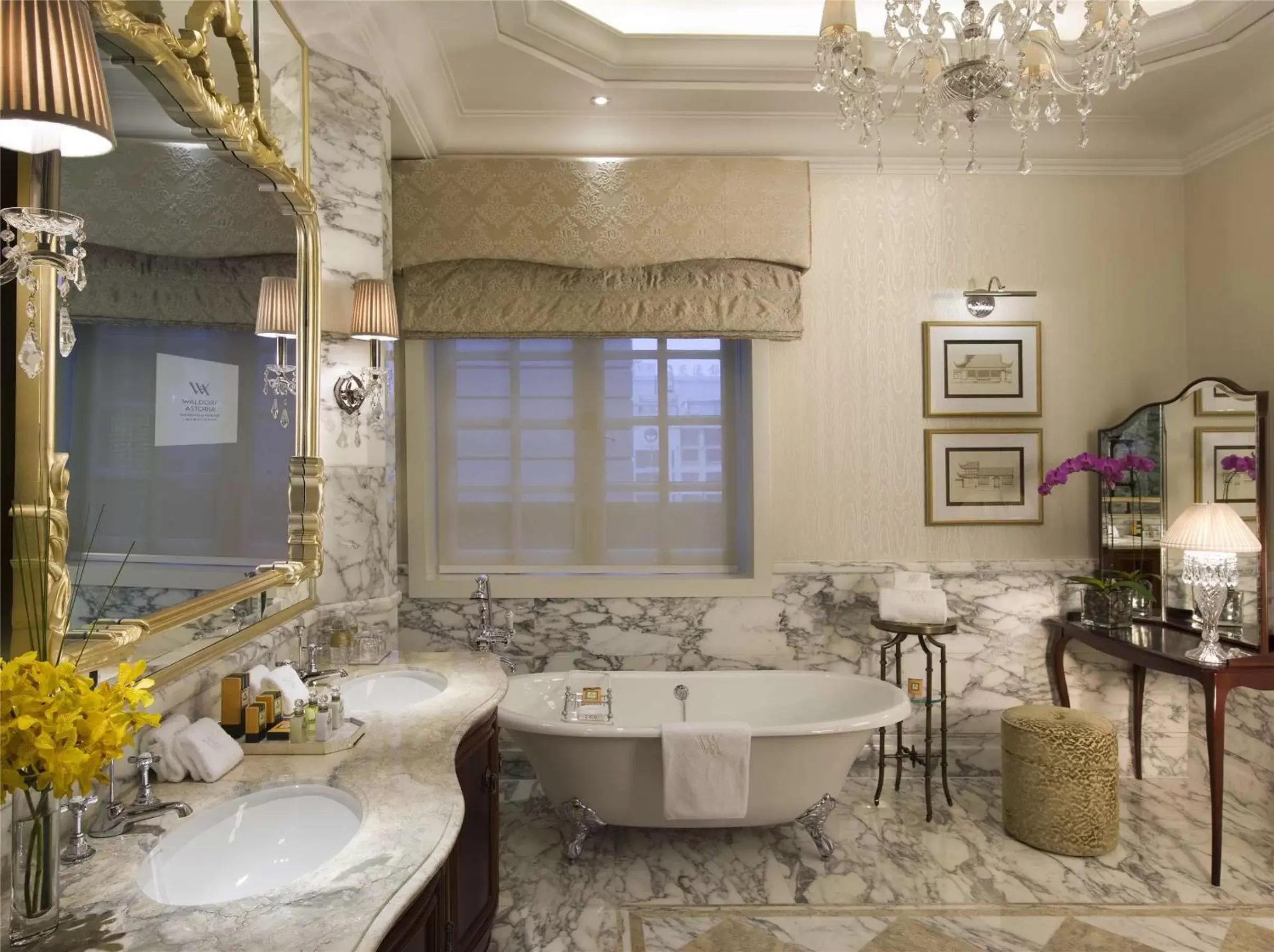 Bathroom in Waldorf Astoria Shanghai on the Bund