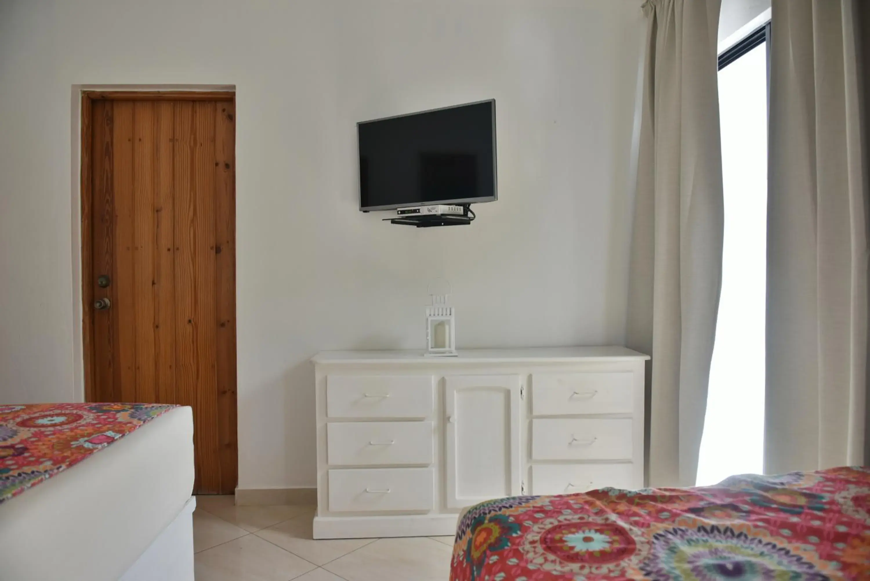 TV/Entertainment Center in Hotel Zapata