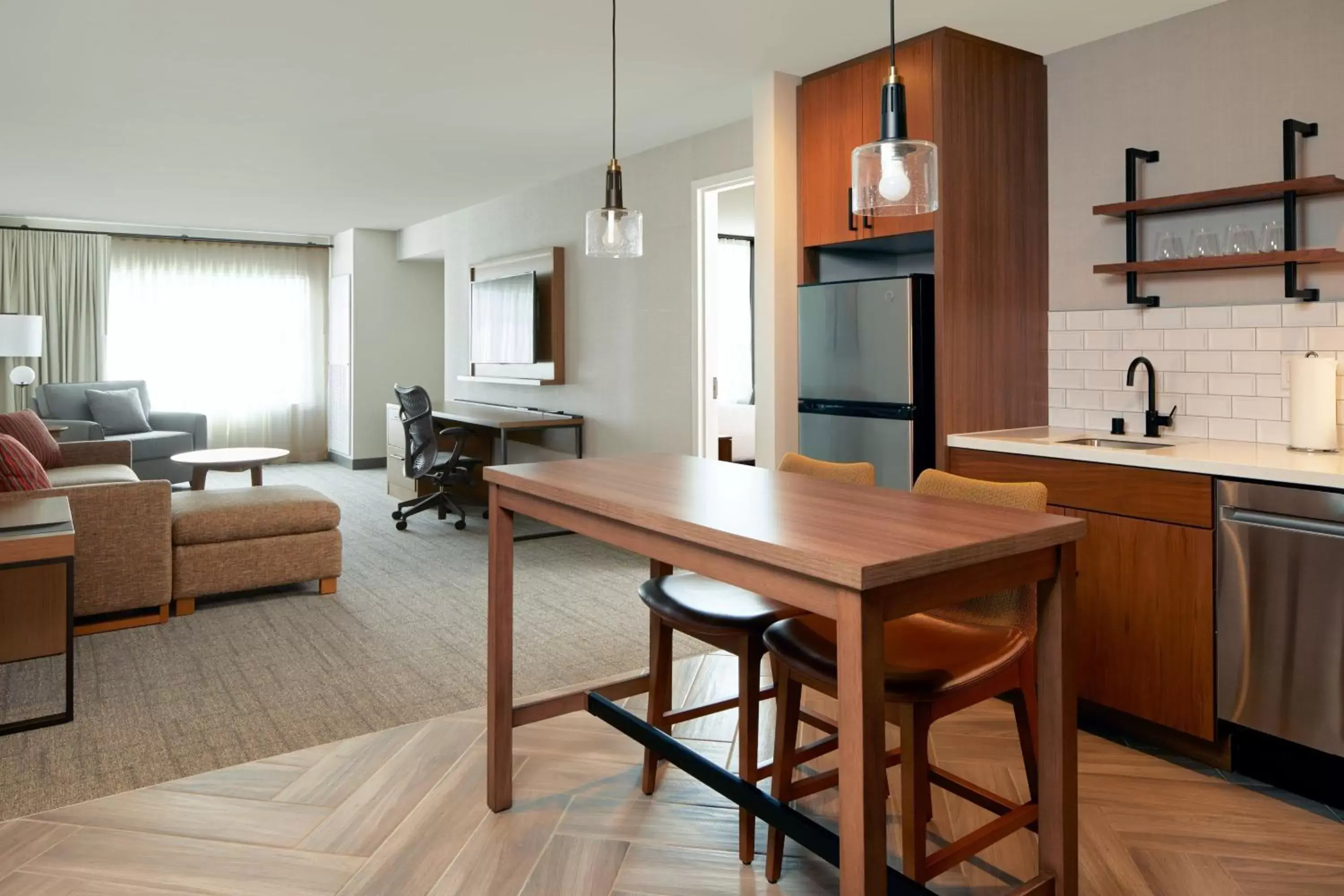 Living room, Kitchen/Kitchenette in Residence Inn by Marriott San Francisco Airport Millbrae Station