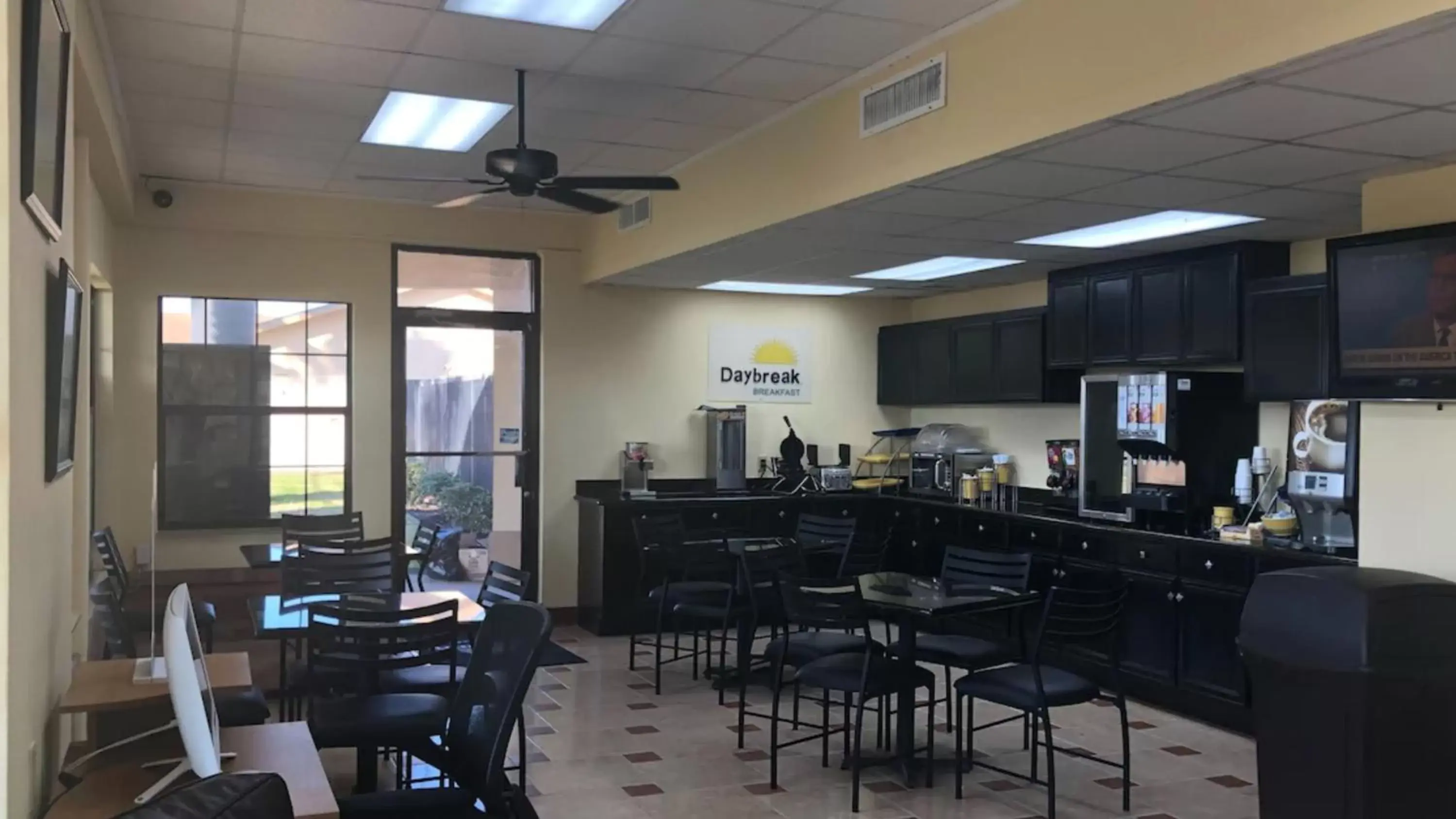 Breakfast, Restaurant/Places to Eat in Days Inn by Wyndham Lake Charles
