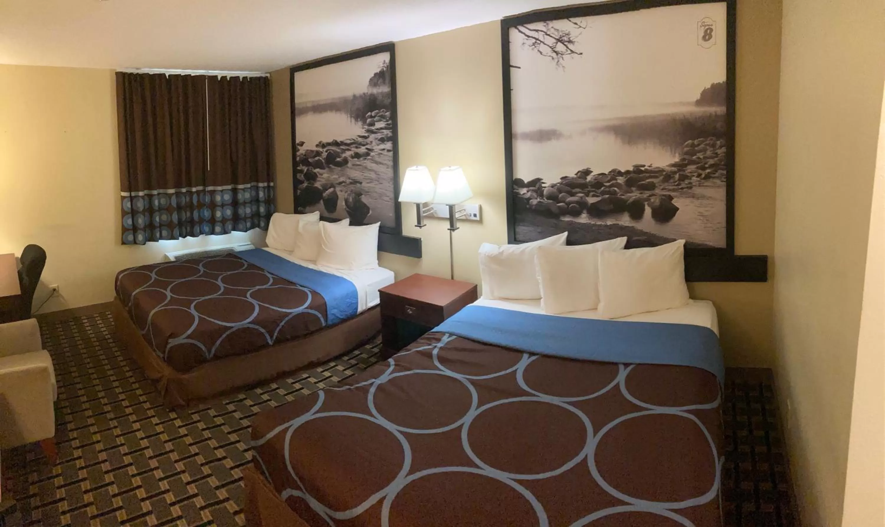 Bed in Super 8 by Wyndham Chisago City