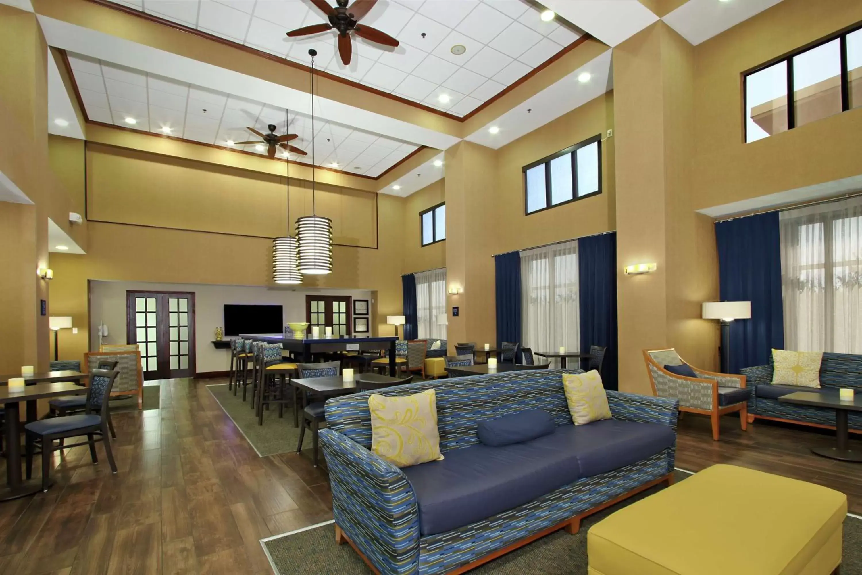 Lobby or reception, Seating Area in Hampton Inn & Suites Murray