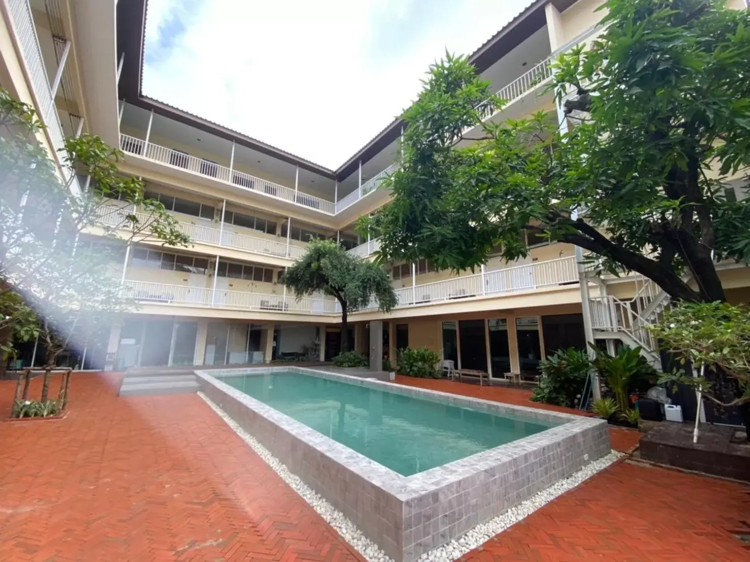 Swimming Pool in Feung Nakorn Balcony Rooms and Cafe