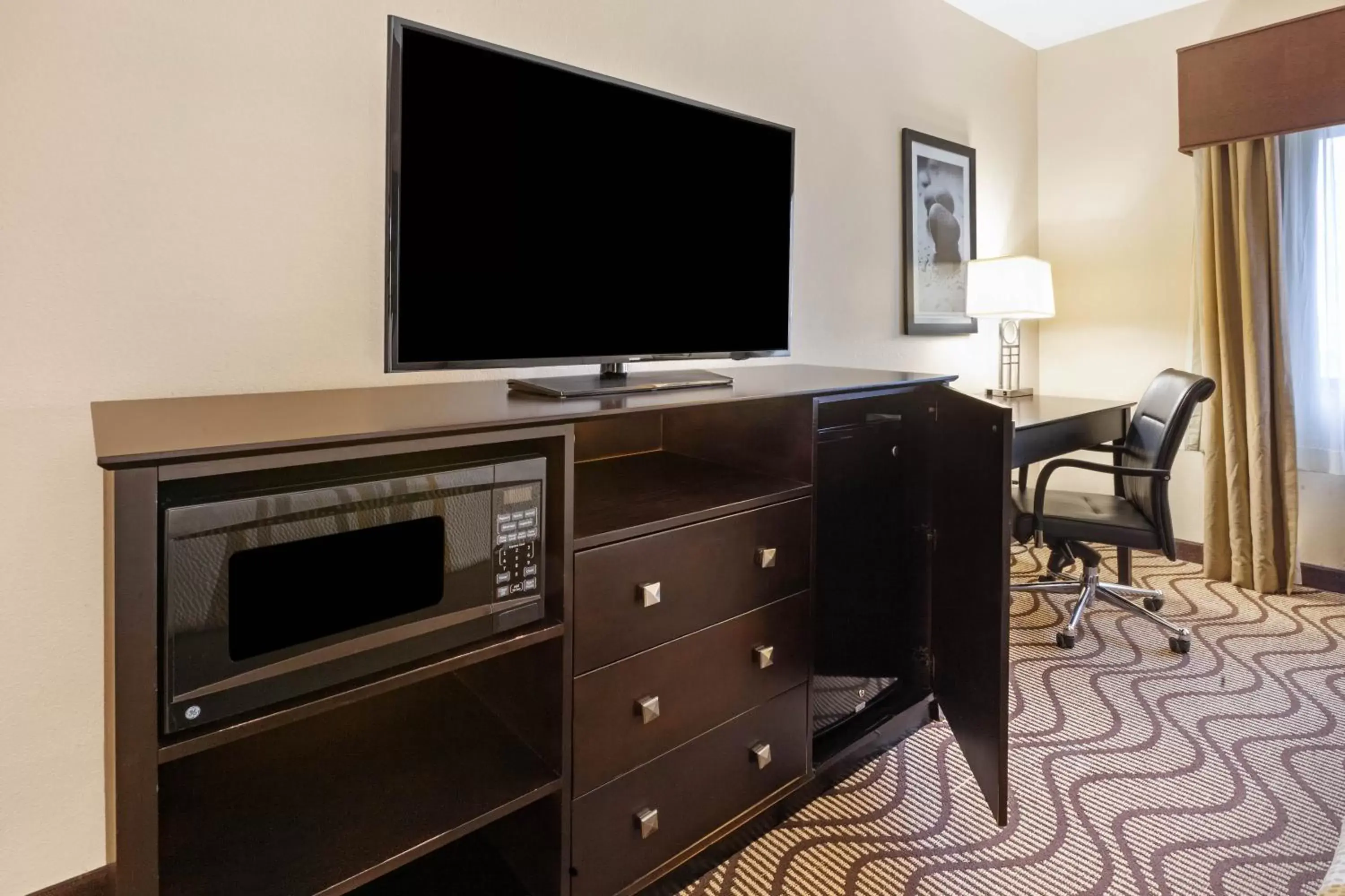 TV/Entertainment Center in La Quinta by Wyndham South Bend