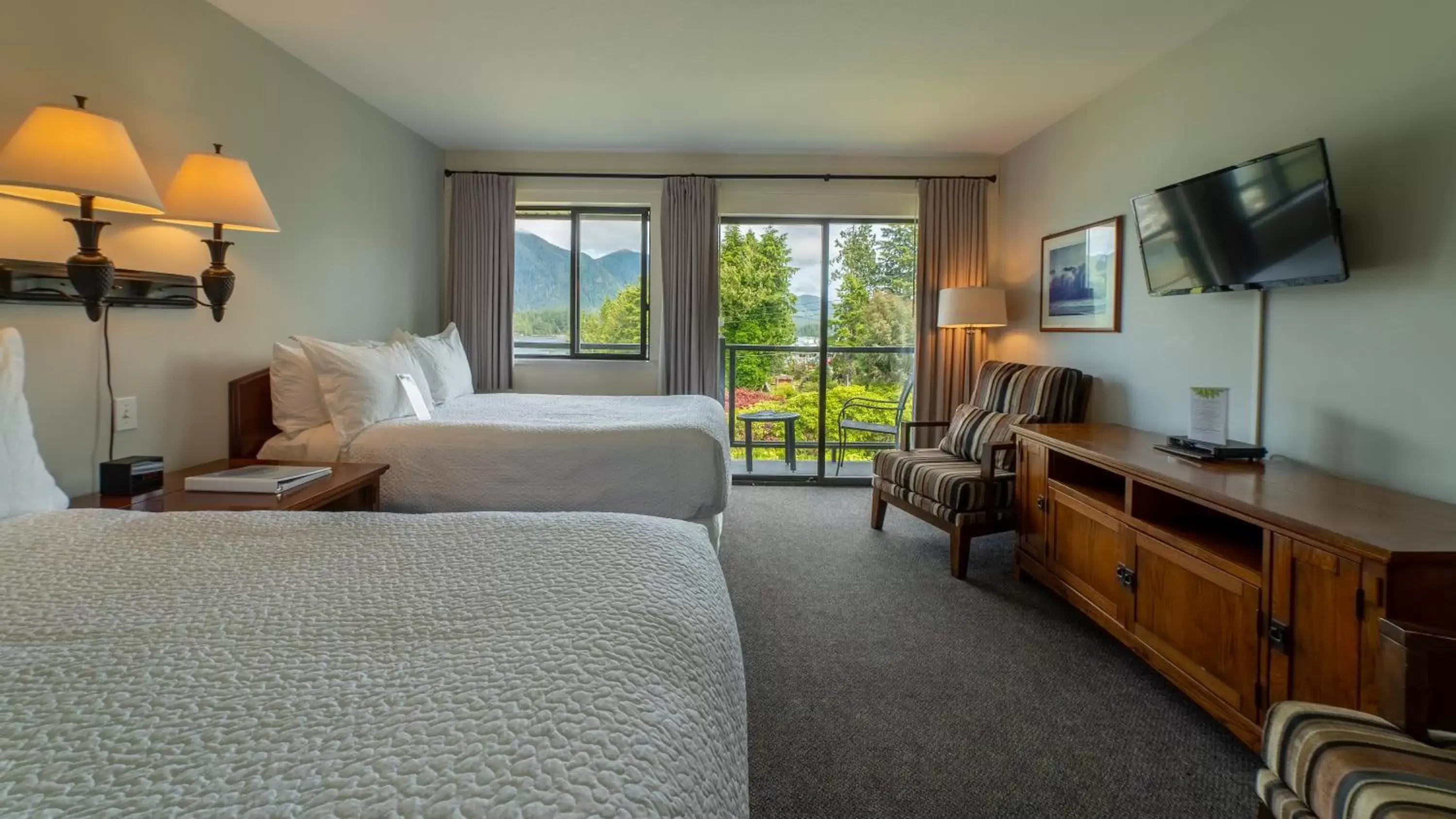 Photo of the whole room, TV/Entertainment Center in Tofino Motel Harborview