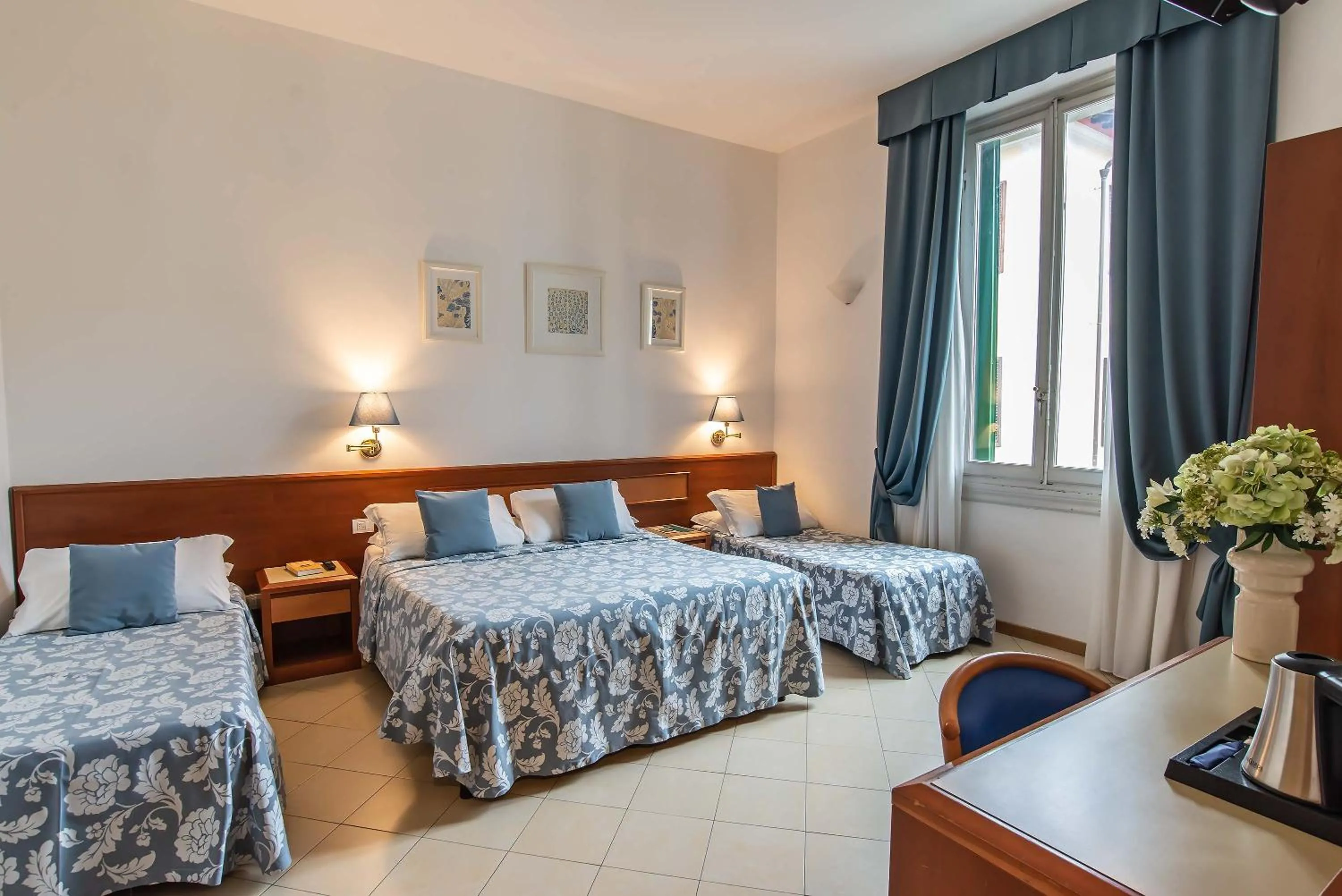 Photo of the whole room, Bed in Hotel Bonifacio