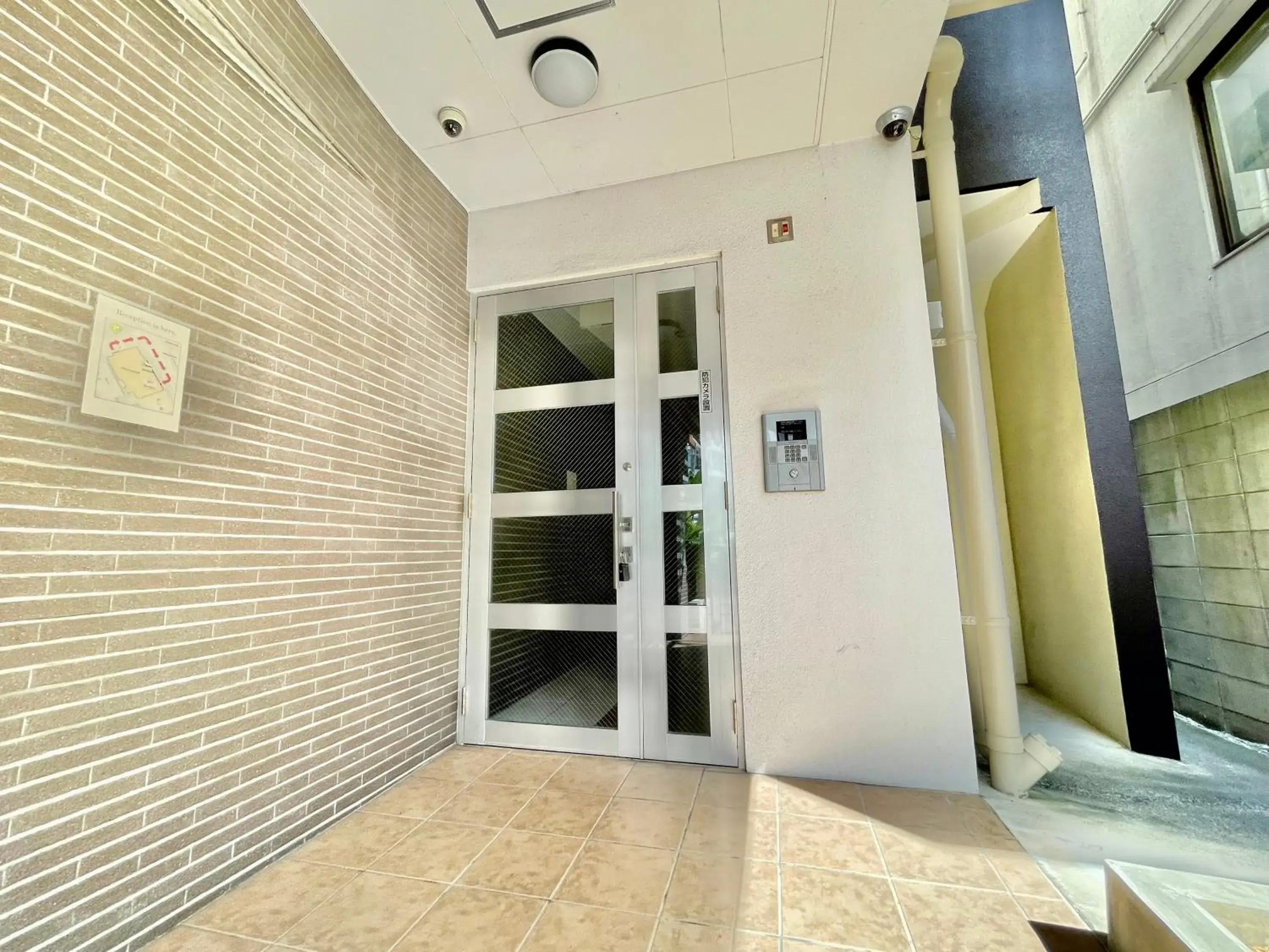 Facade/entrance in Villa Izumizaki Facade/entrance in Villa Izumizaki