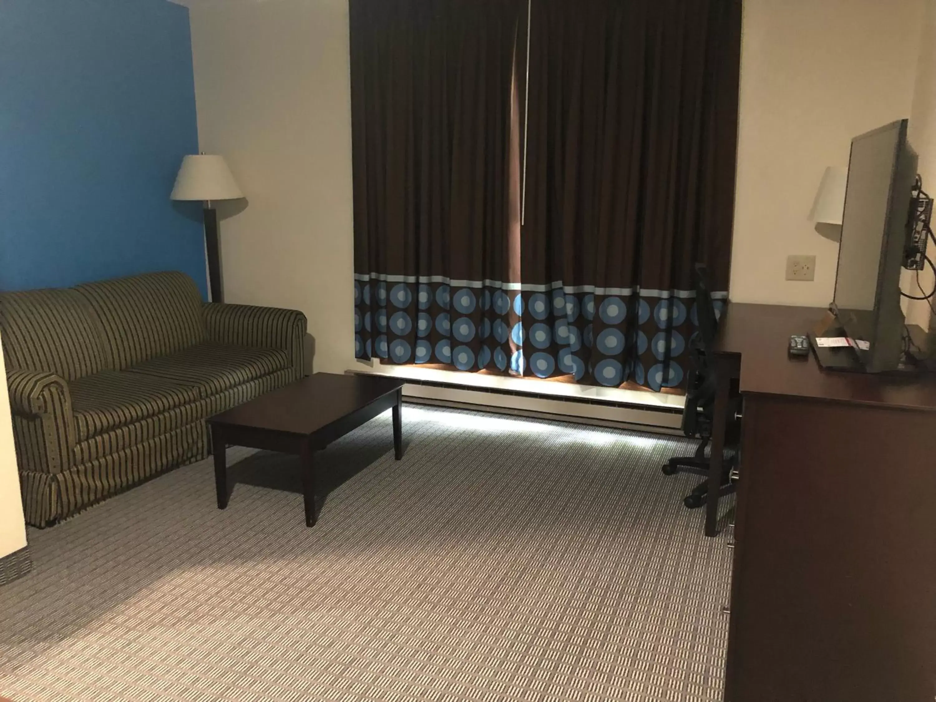 Seating Area in Amerivu Inn & Suites