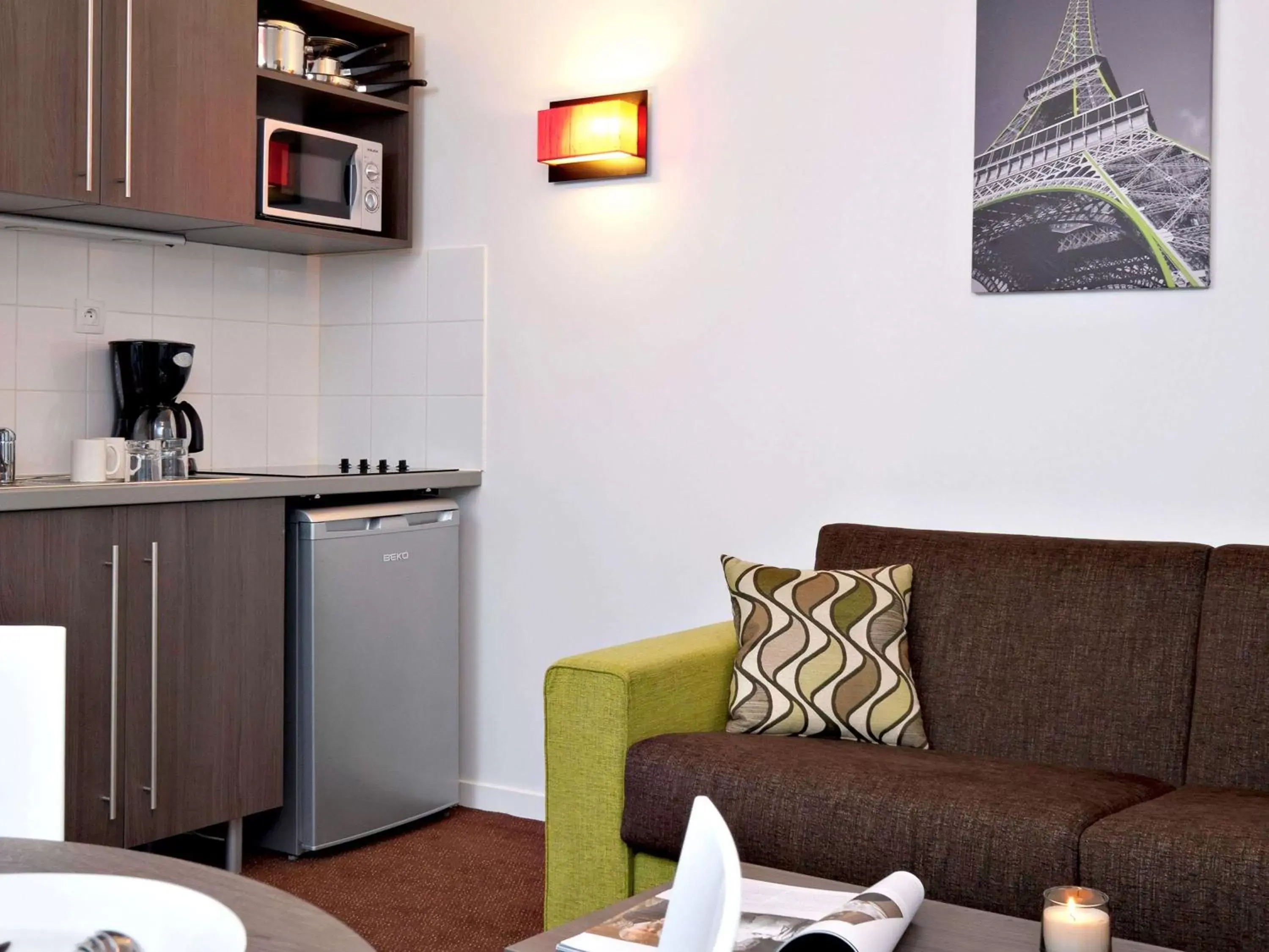 Photo of the whole room, Kitchen/Kitchenette in Aparthotel Adagio Access Paris Asnières