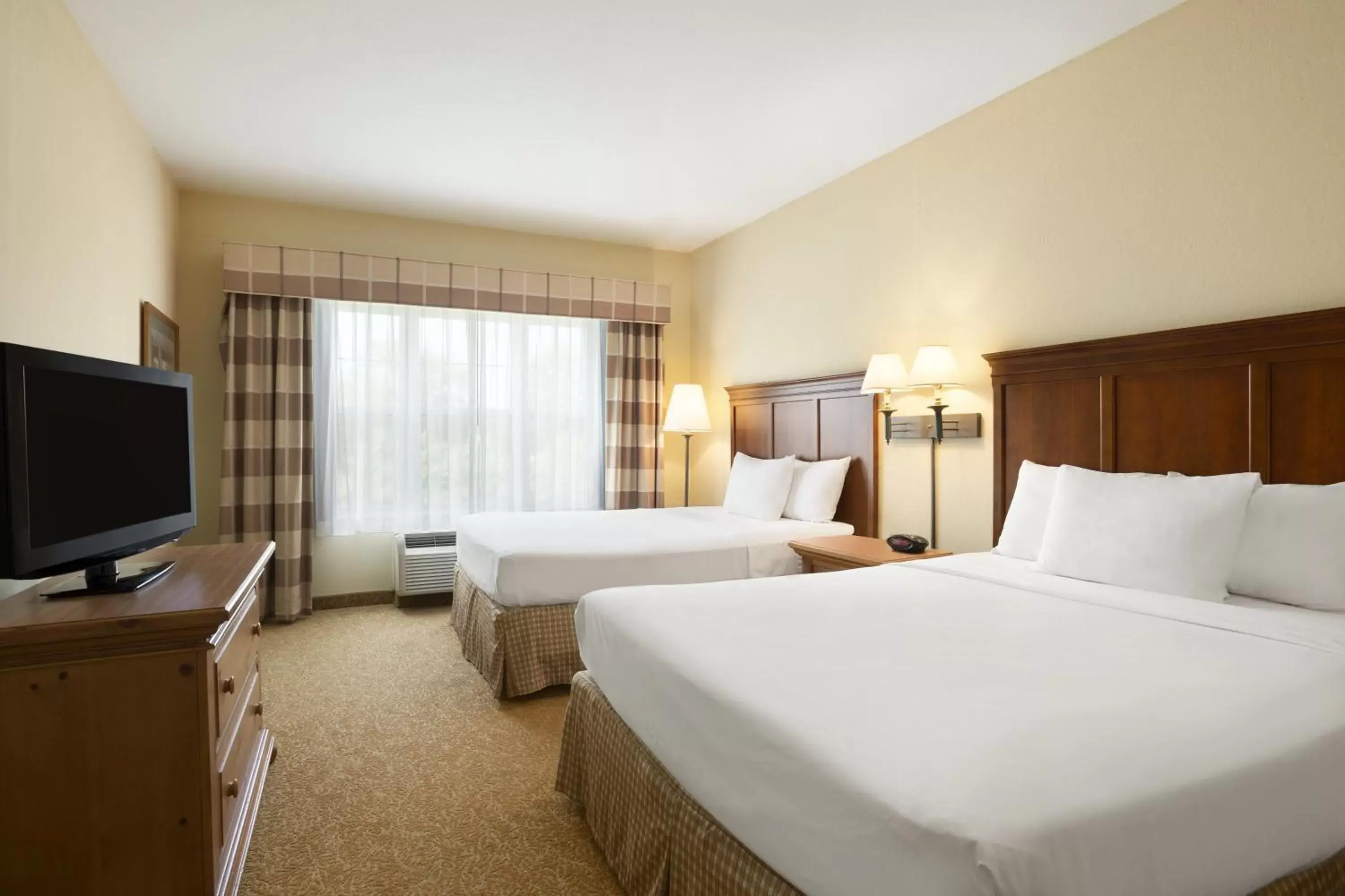 Day, Bed in Country Inn & Suites by Radisson, Beckley, WV