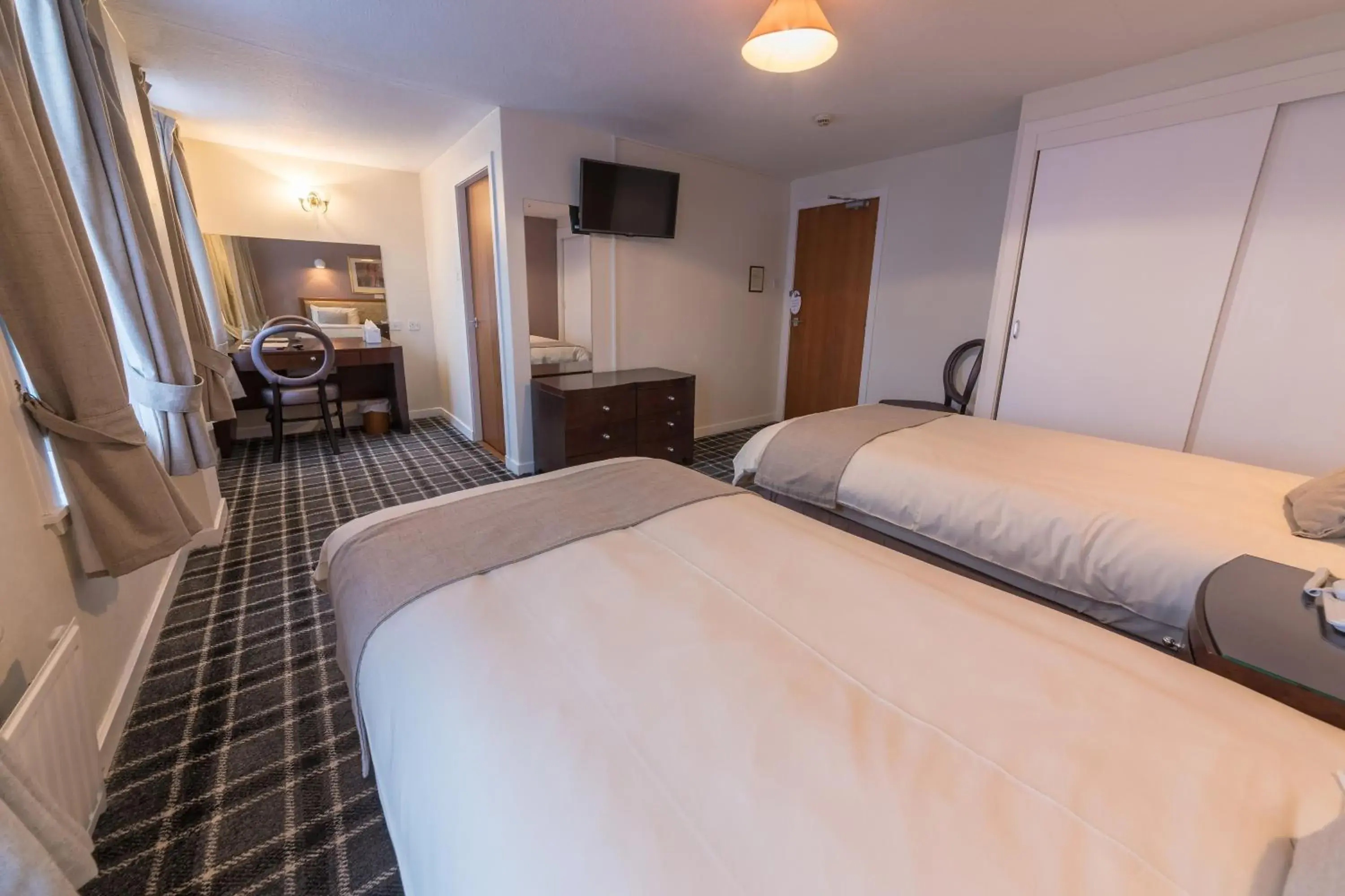 Photo of the whole room, Bed in Pentland Hotel