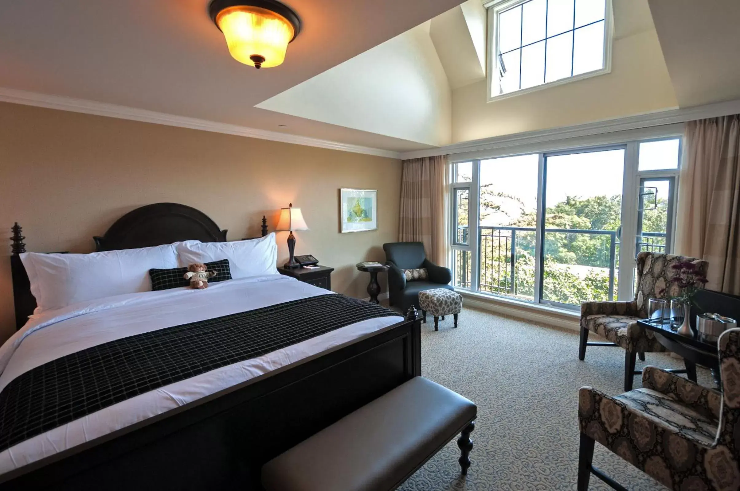 Bed in Oak Bay Beach Hotel