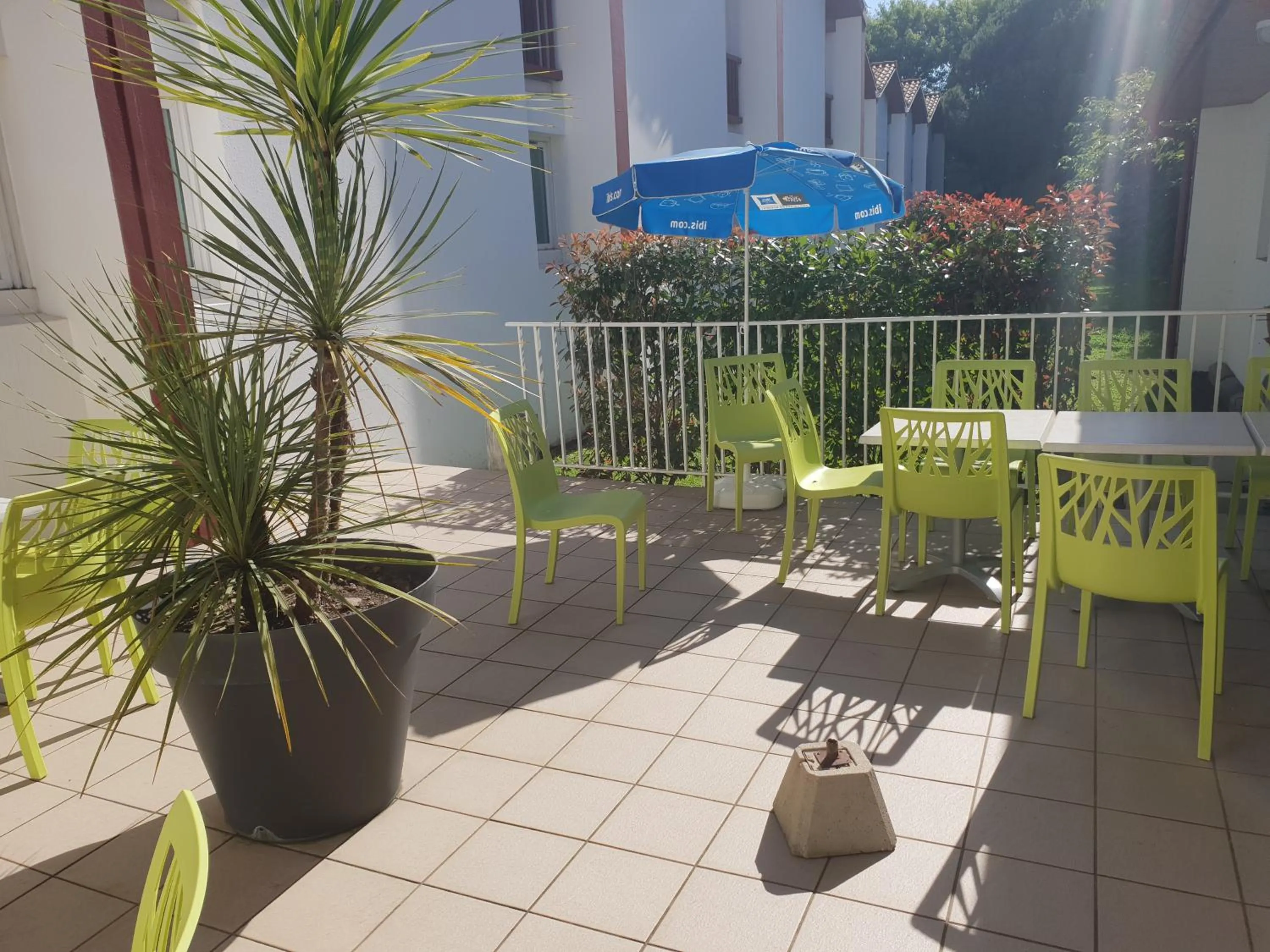 Patio in ibis budget Bayonne