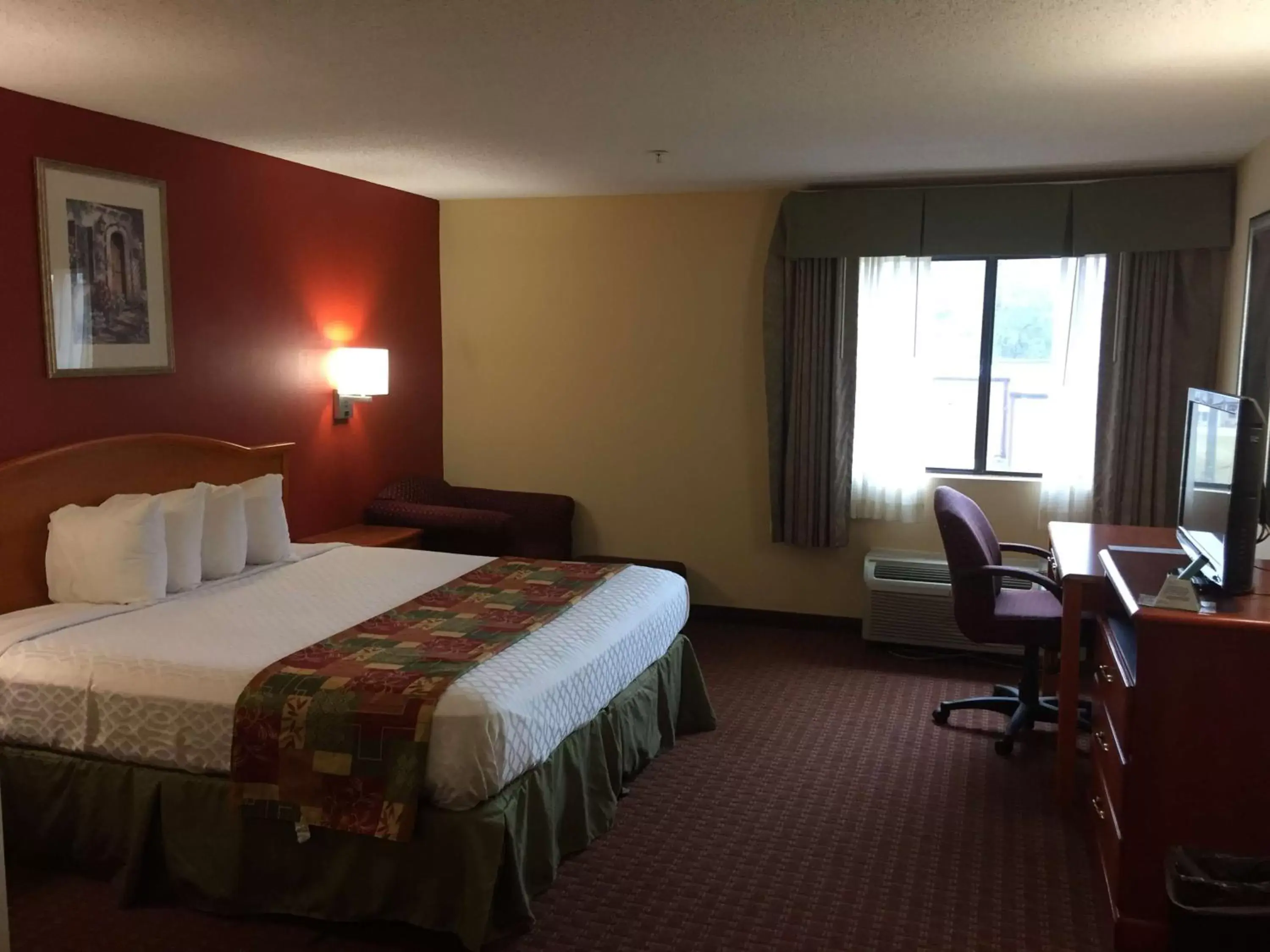 Photo of the whole room, Bed in Millennium Inn