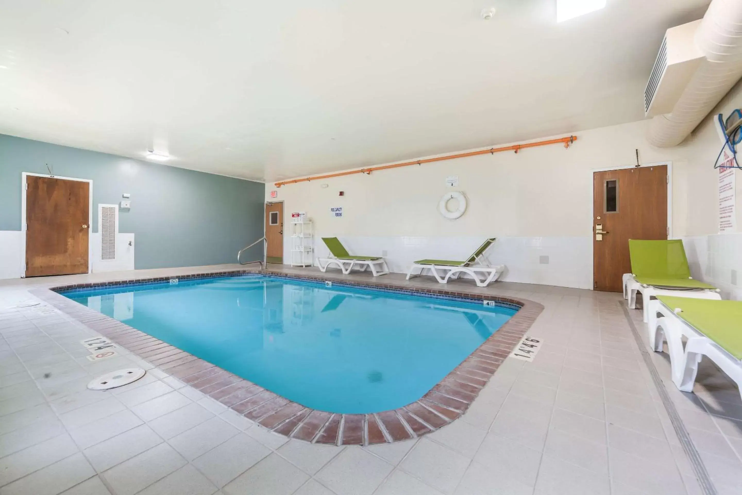 On site, Swimming Pool in Quality Inn & Suites West Omaha - NE Linclon