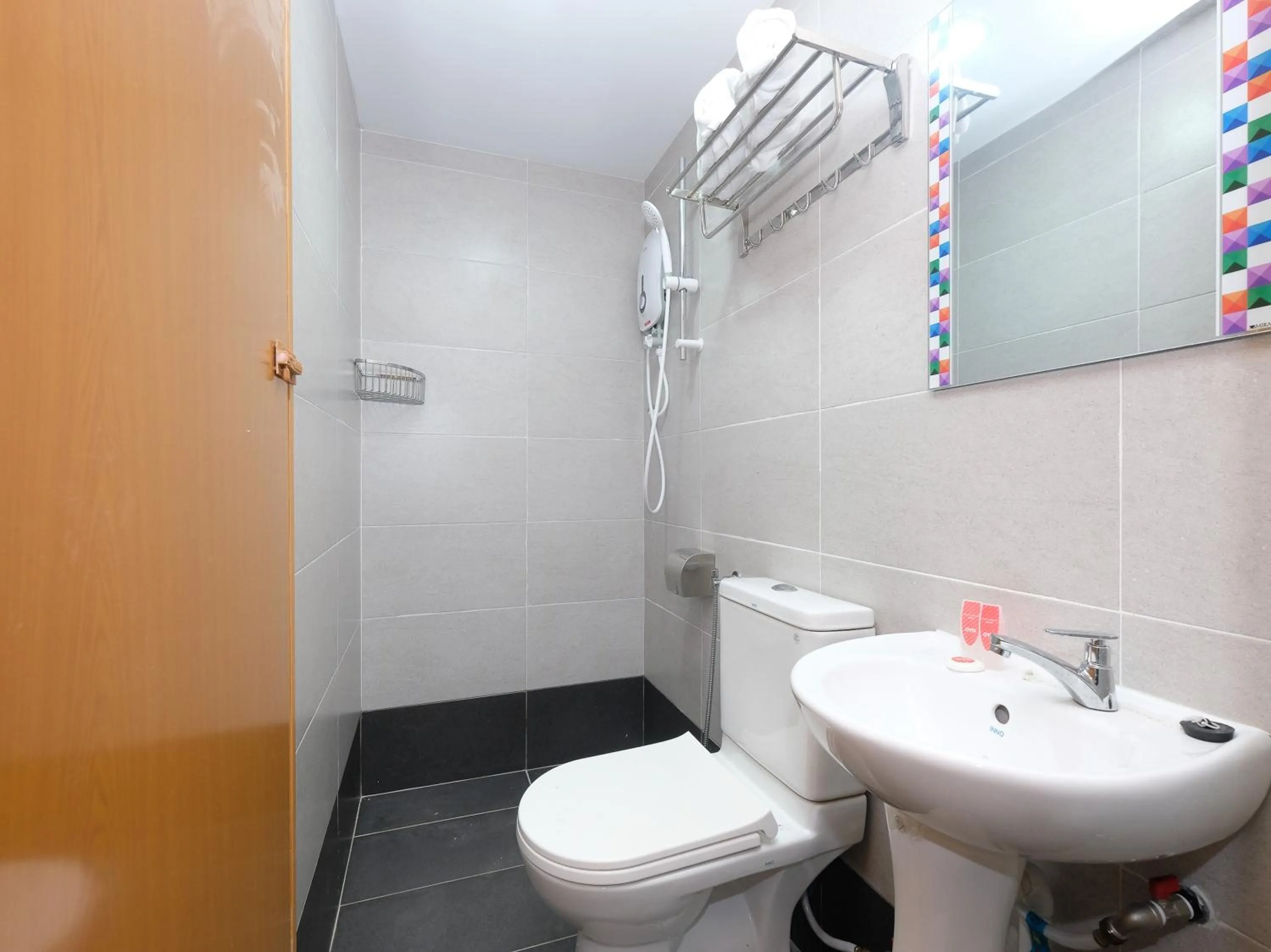 Bathroom in OYO 44043 First Garden Hotel