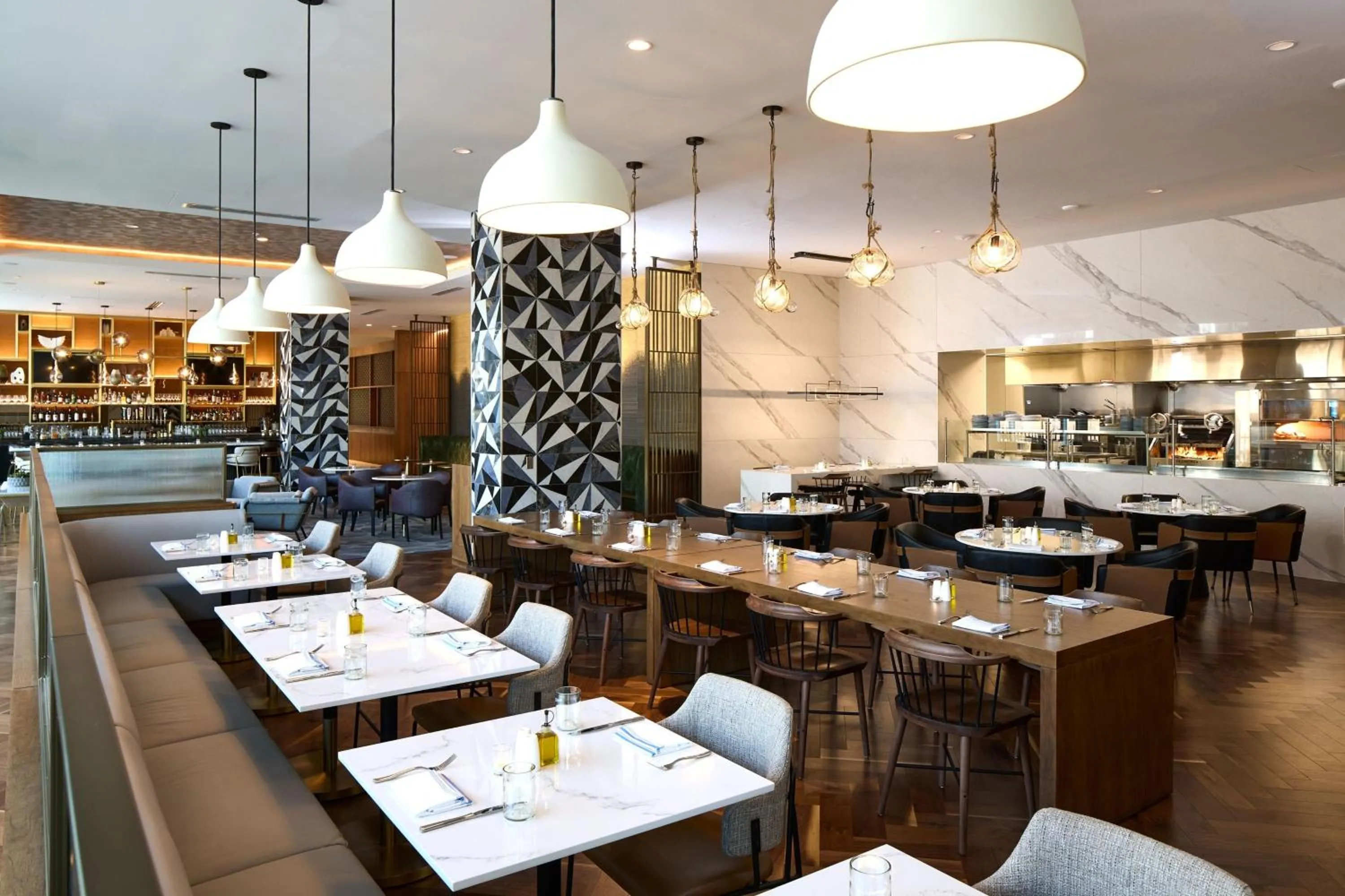 Lounge or bar in The Westin Raleigh-Durham Airport