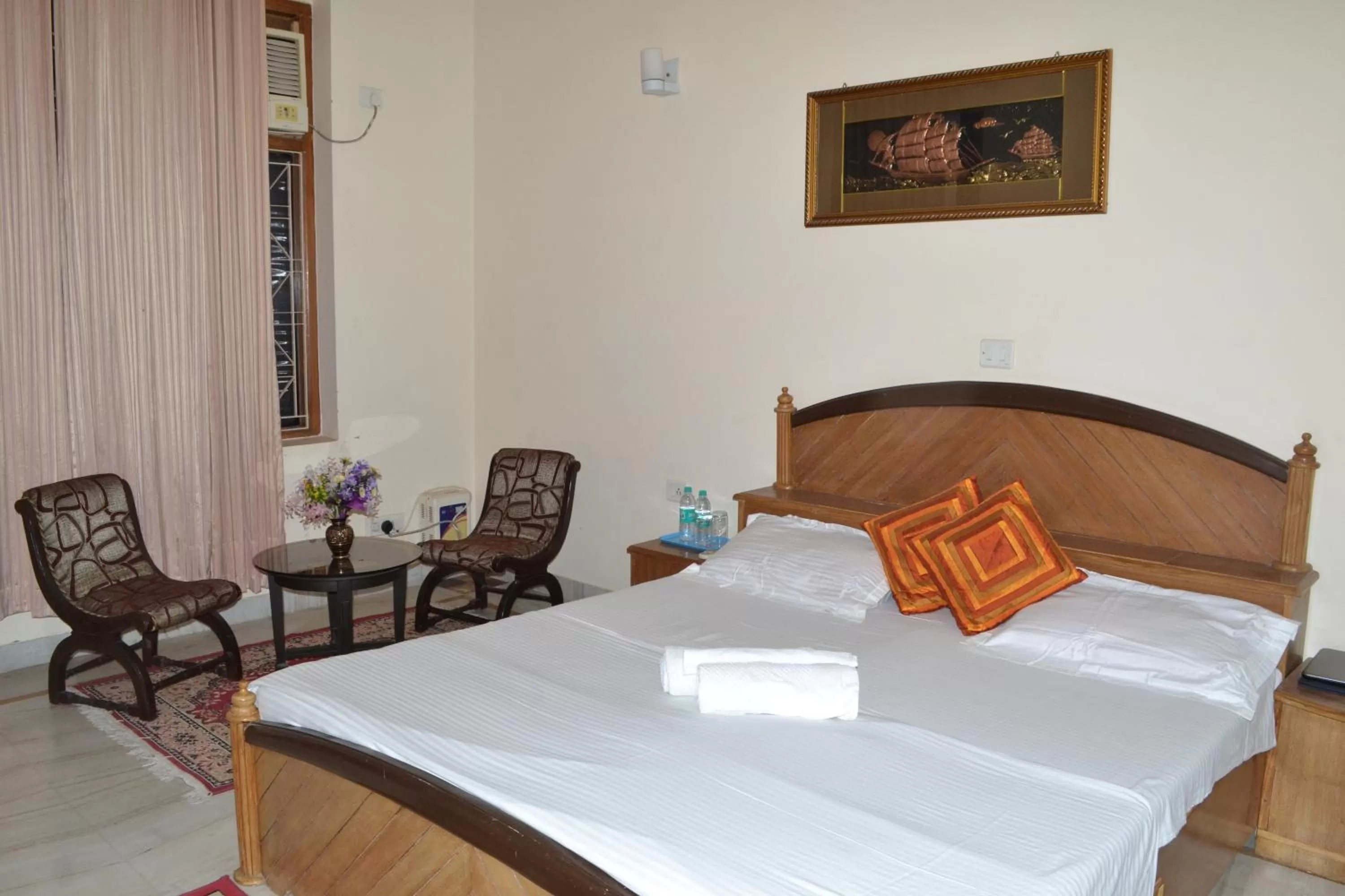 Seating area, Bed in Raj Cottage Ganga Vatika