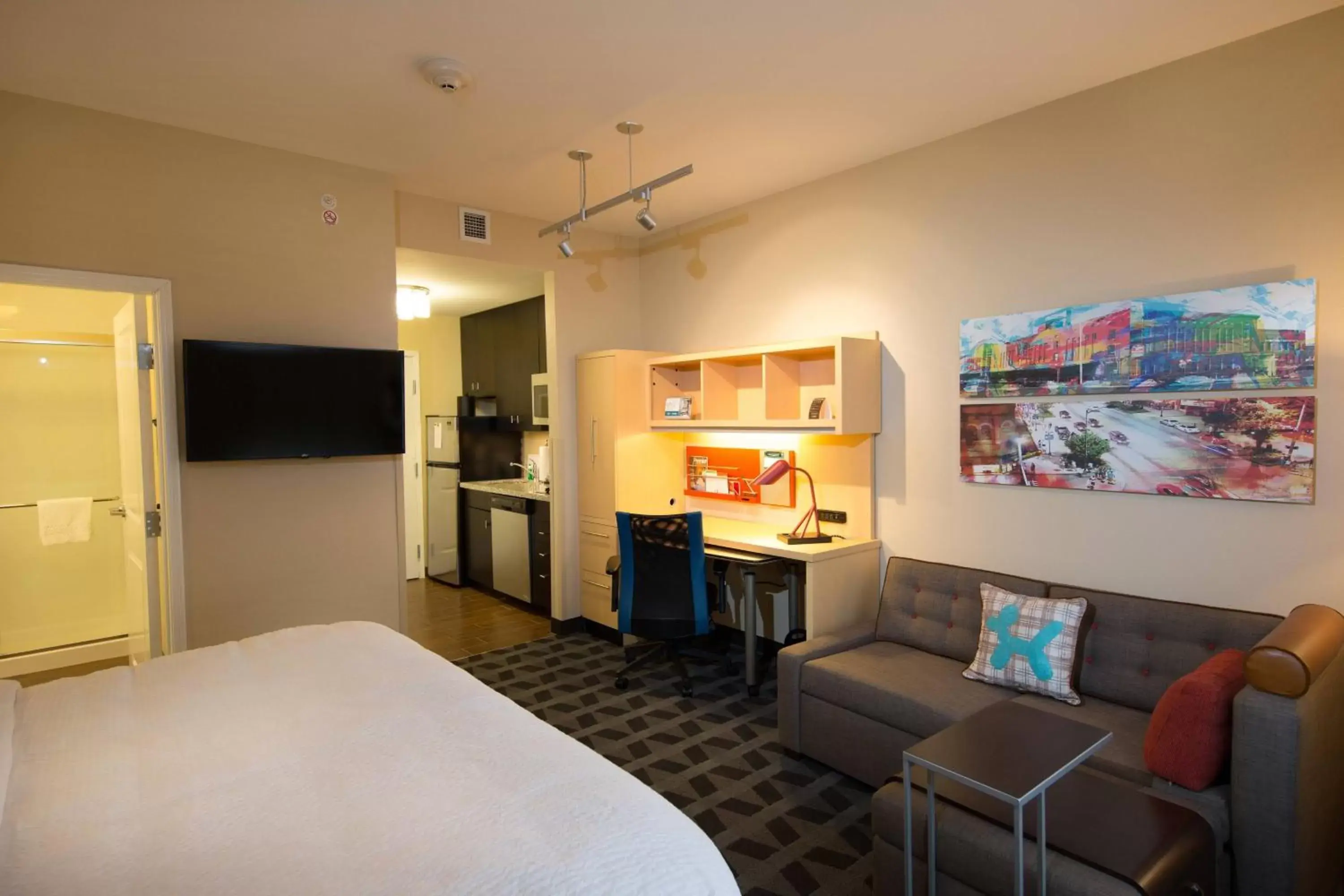 Bedroom, TV/Entertainment Center in TownePlace Suites by Marriott Lincoln North