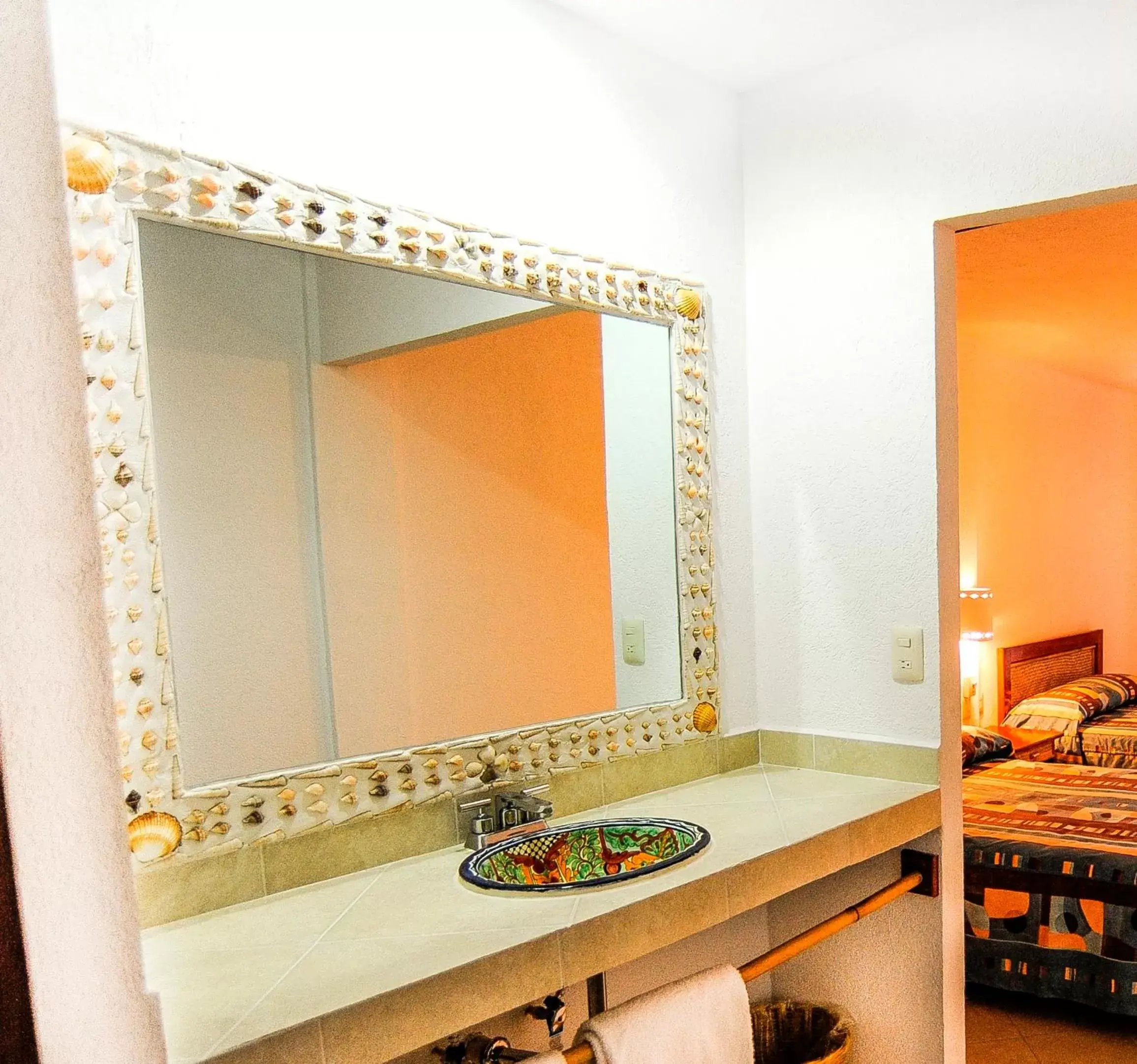 Bathroom in Hotel Suites Ixtapa Plaza