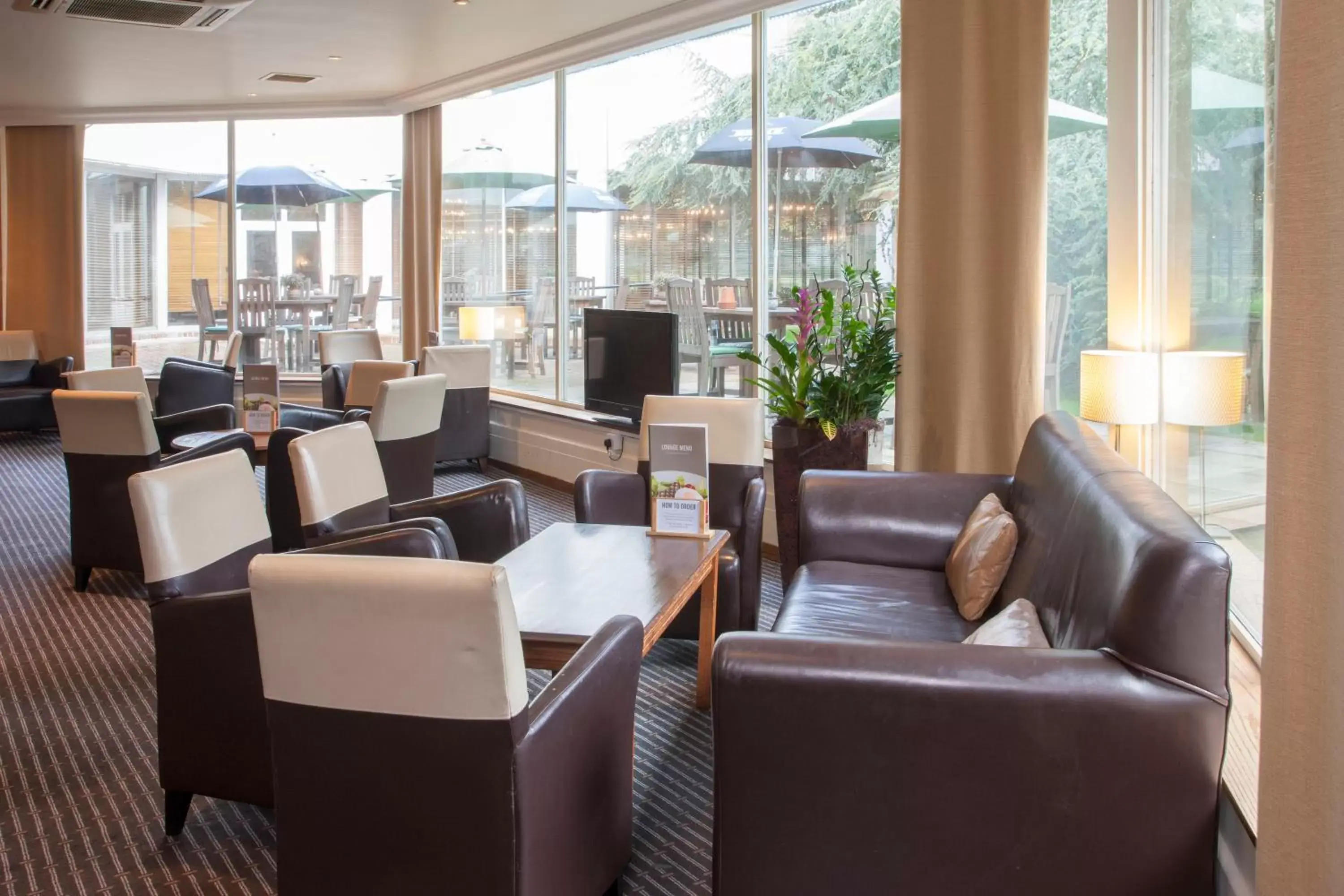 Property building, Lounge/Bar in Holiday Inn York, an IHG Hotel