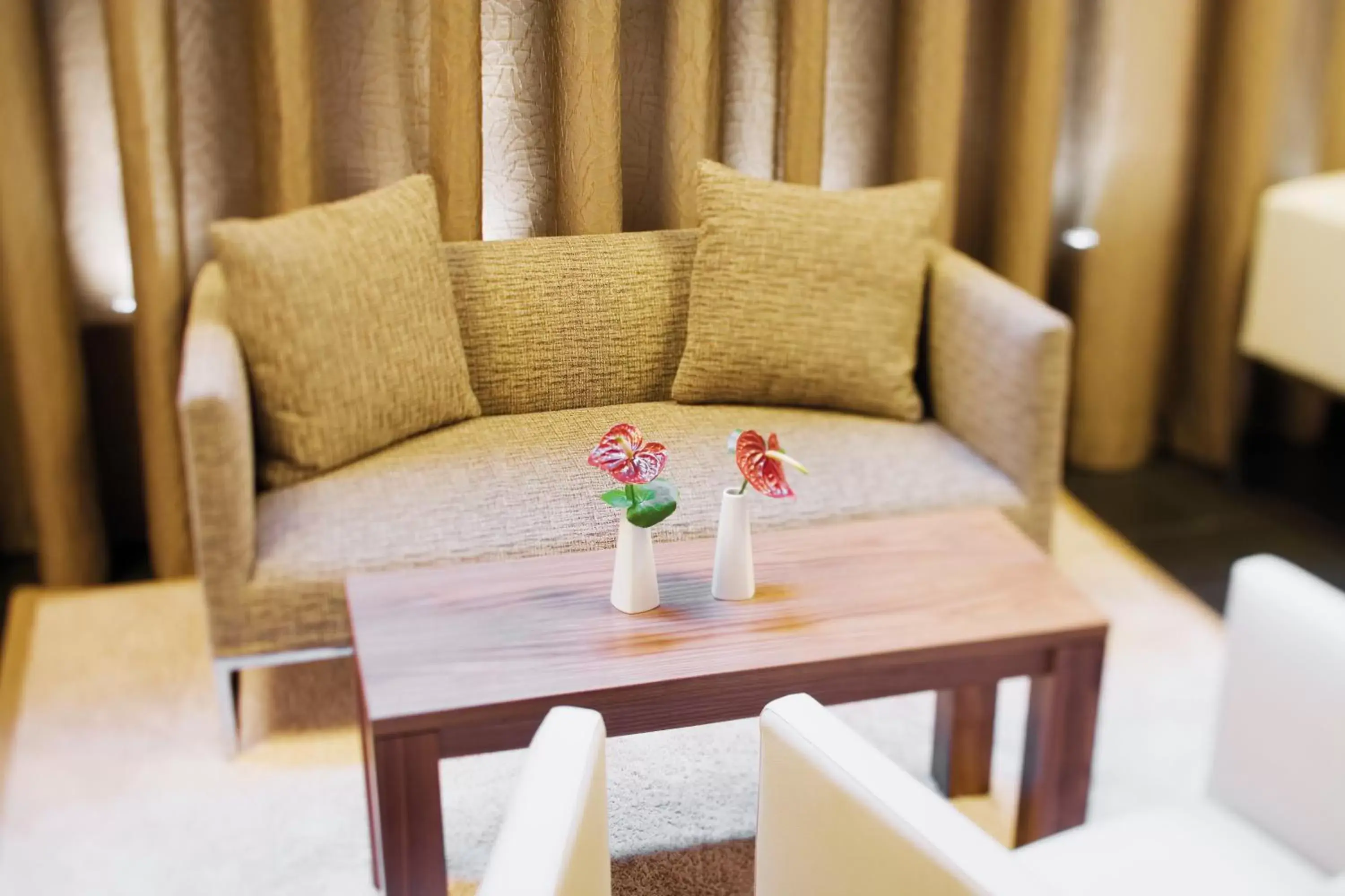 Living room, Seating Area in Mövenpick Hotel Hamburg