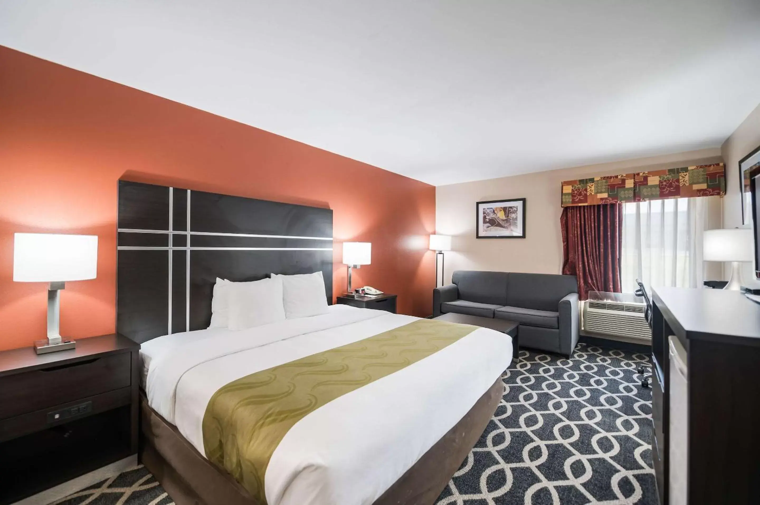 Photo of the whole room, Bed in Quality Inn Jacksonville near Little Rock Air Force Base