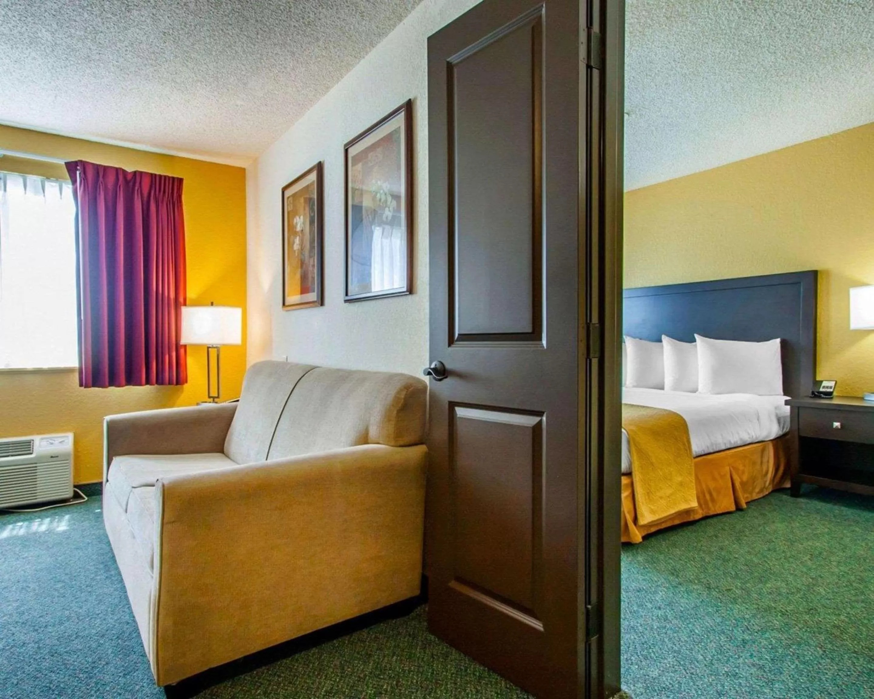 Photo of the whole room, Bed in Quality Inn & Suites Springfield - Eugene North