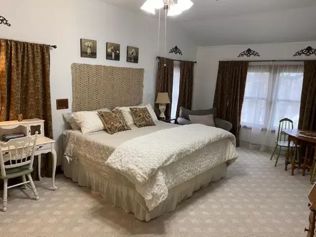 Family Room with Private Bathroom in Live Oak B&B Family Room with Private Bathroom in Live Oak B&B