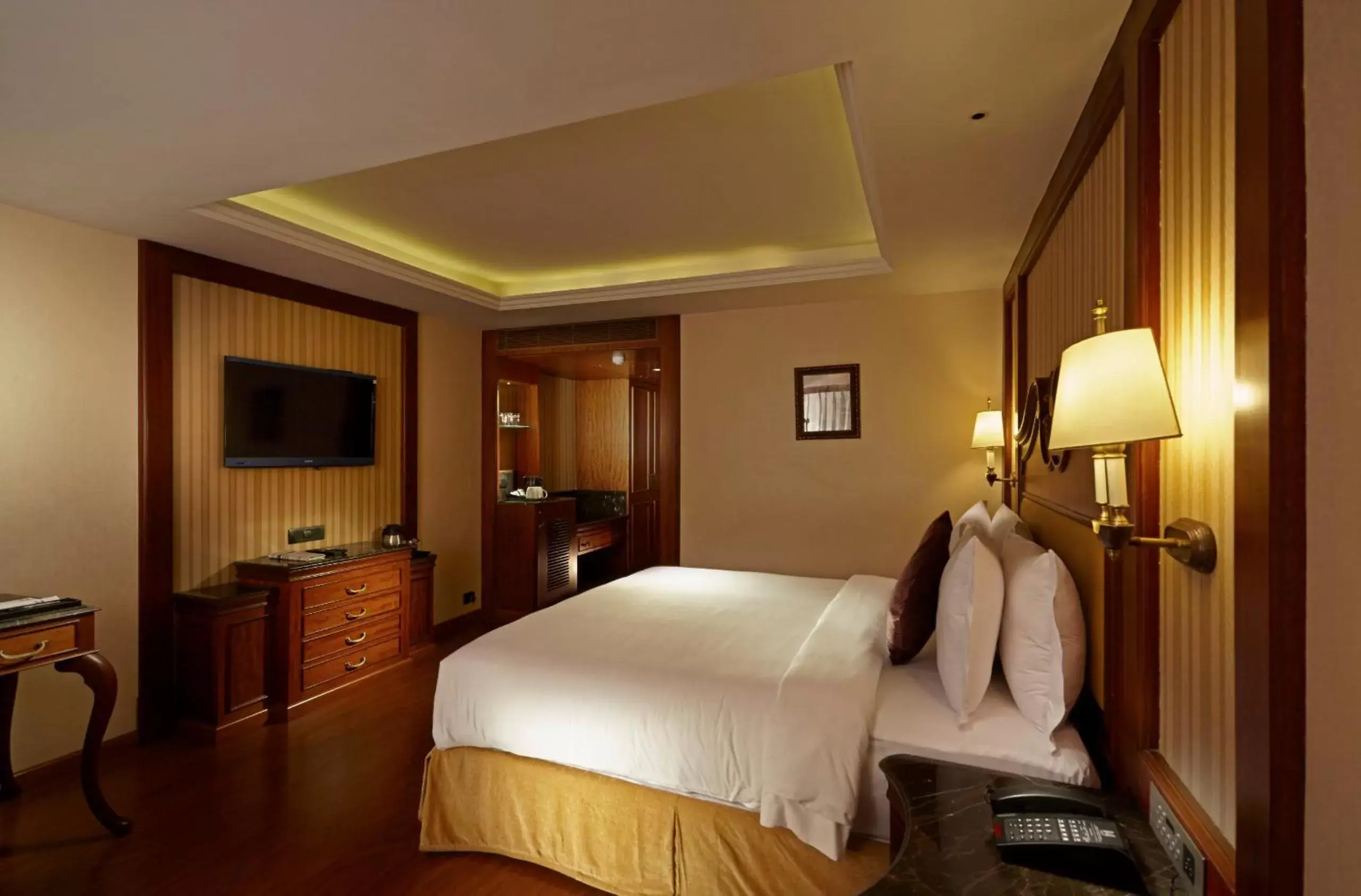 Photo of the whole room, Bed in Hablis Chennai Photo of the whole room, Bed in Hablis Chennai