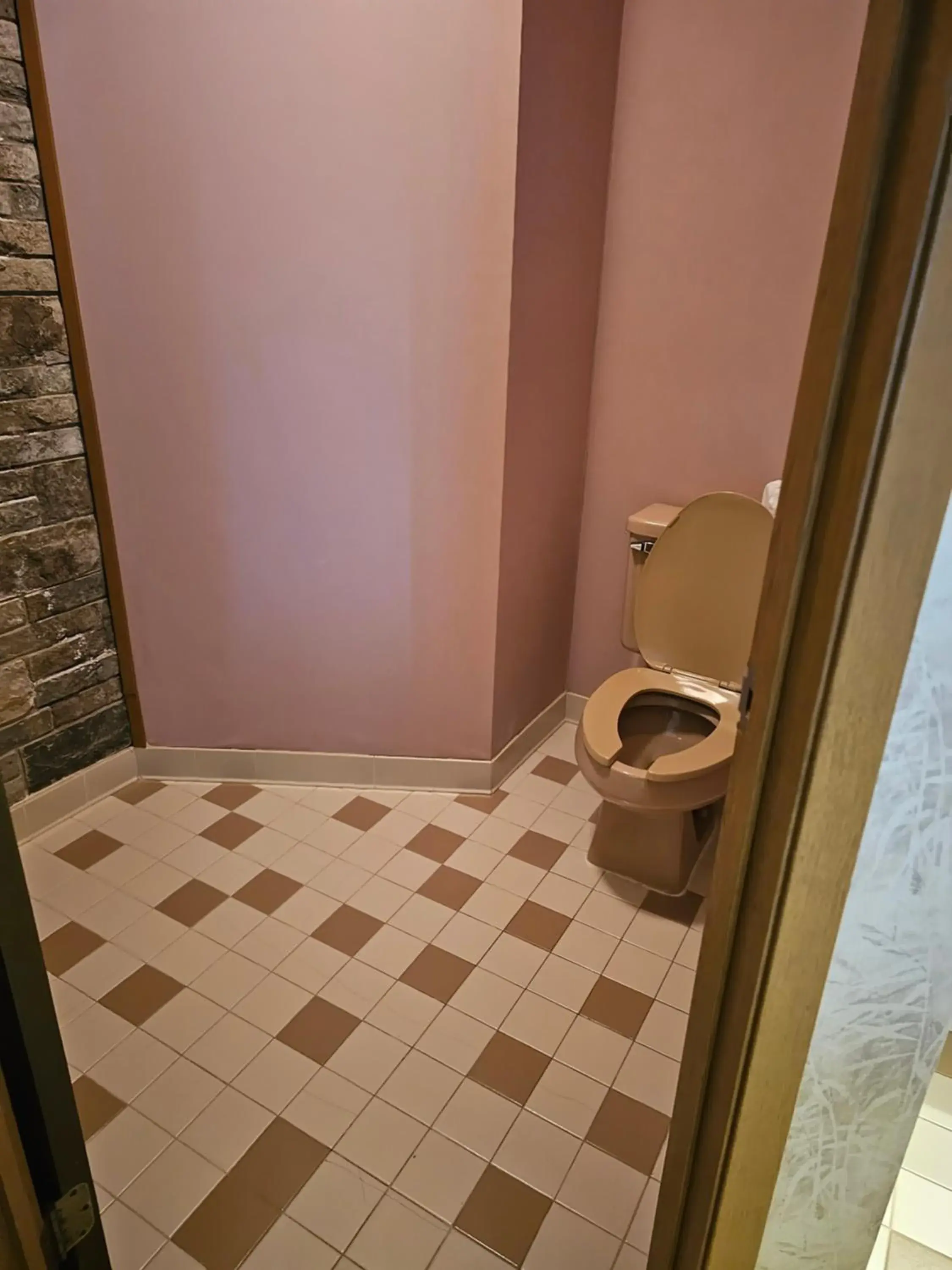 Toilet, Bathroom in Americas Best Value Inn Mackinaw City