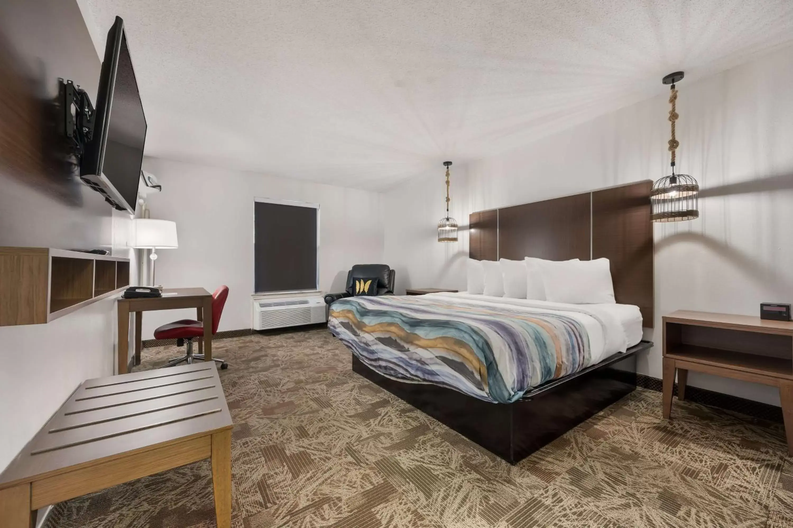 Bedroom, Bed in SureStay Hotel By Best Western Tuscaloosa Southeast