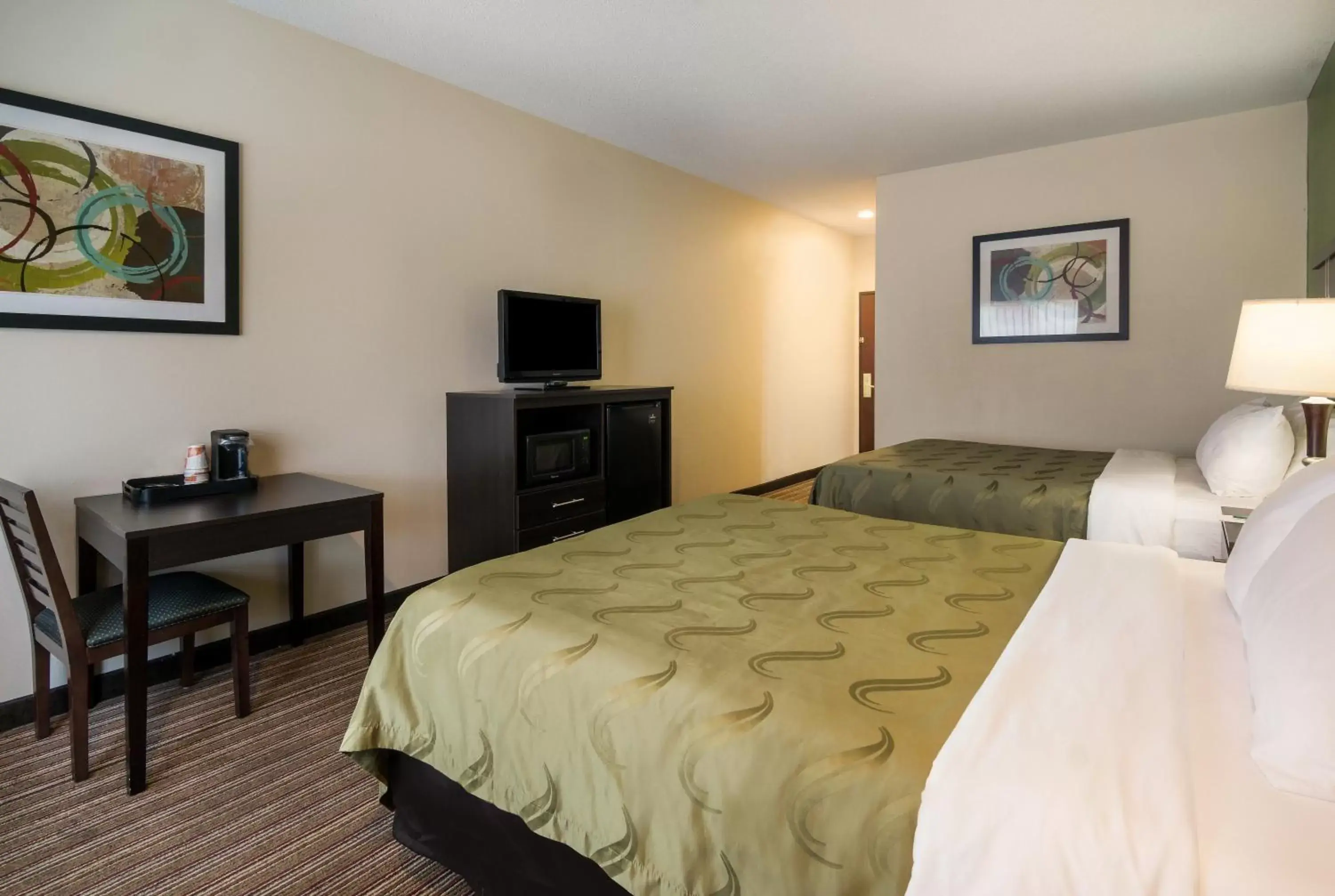 Communal lounge/ TV room, Bed in Quality Inn & Suites Granbury