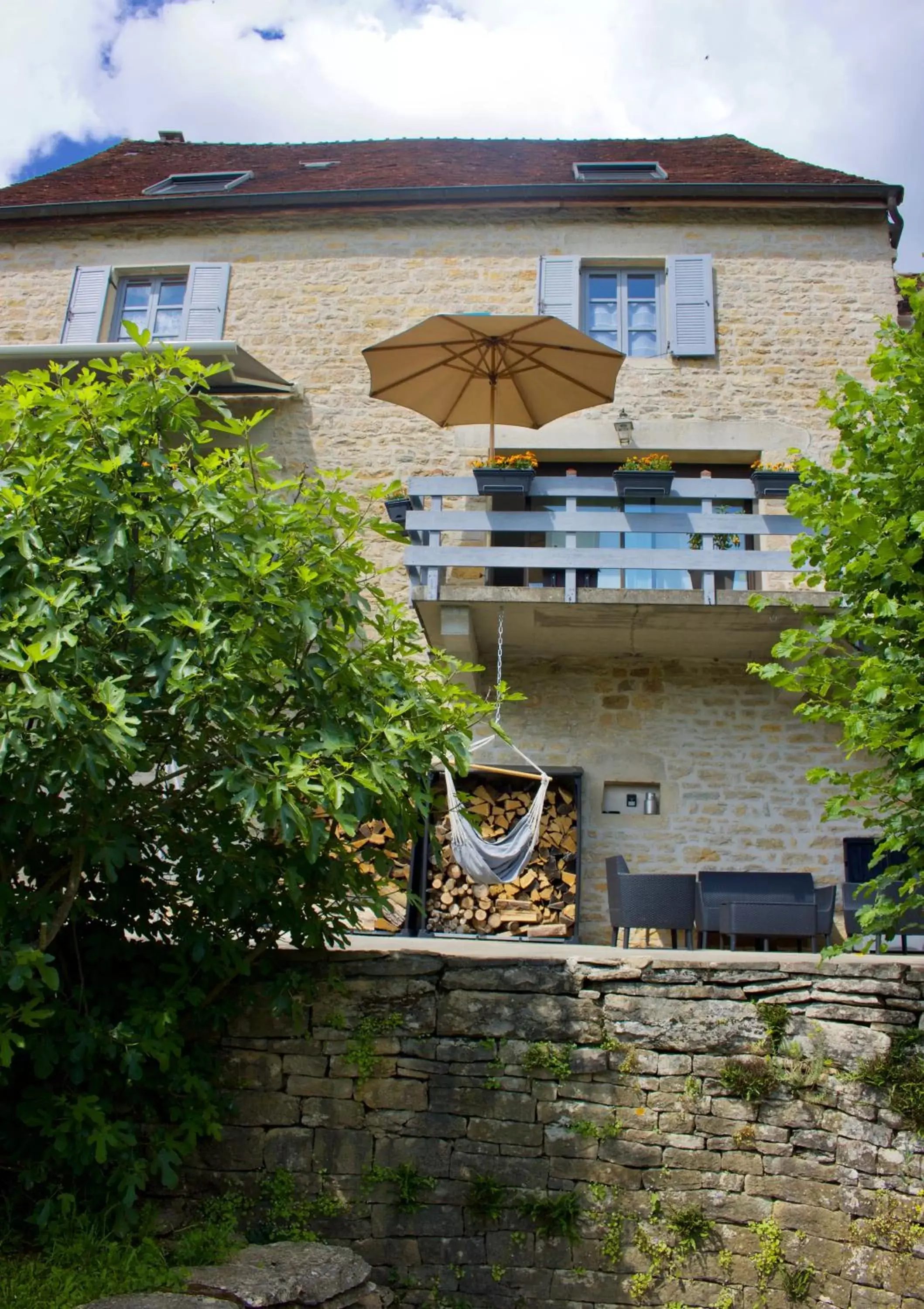 Property Building in Au lavoir du Serein "Les Écureuils"