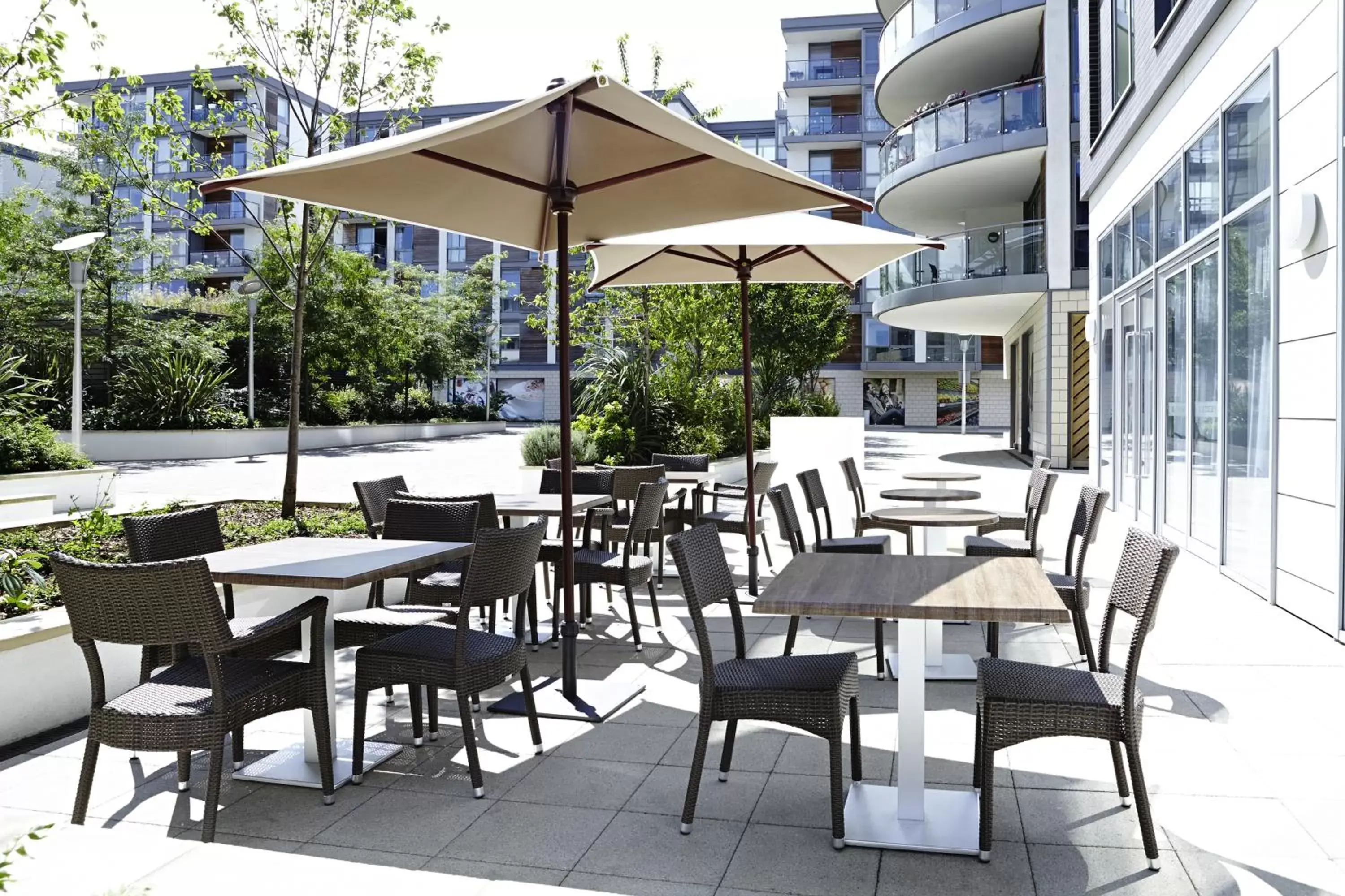 Area and facilities, Restaurant/Places to Eat in Novotel London Brentford