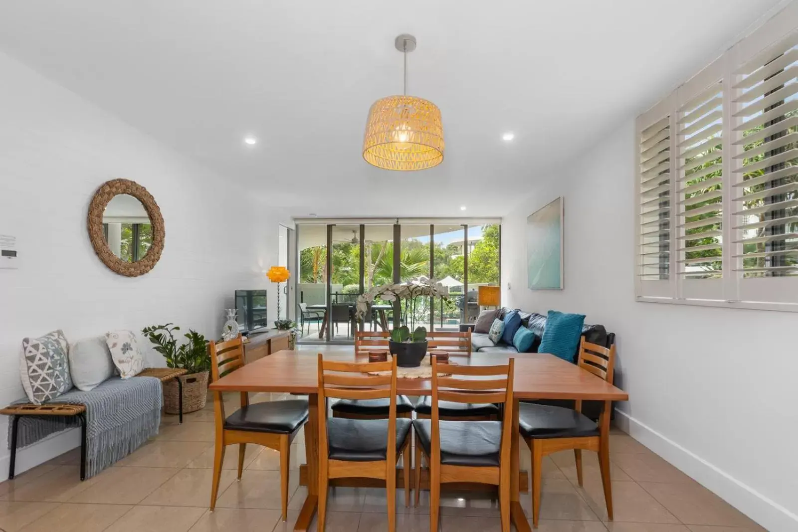 Living room, Dining Area in Cotton Beach Resort - Tweed Coast Holidays ®