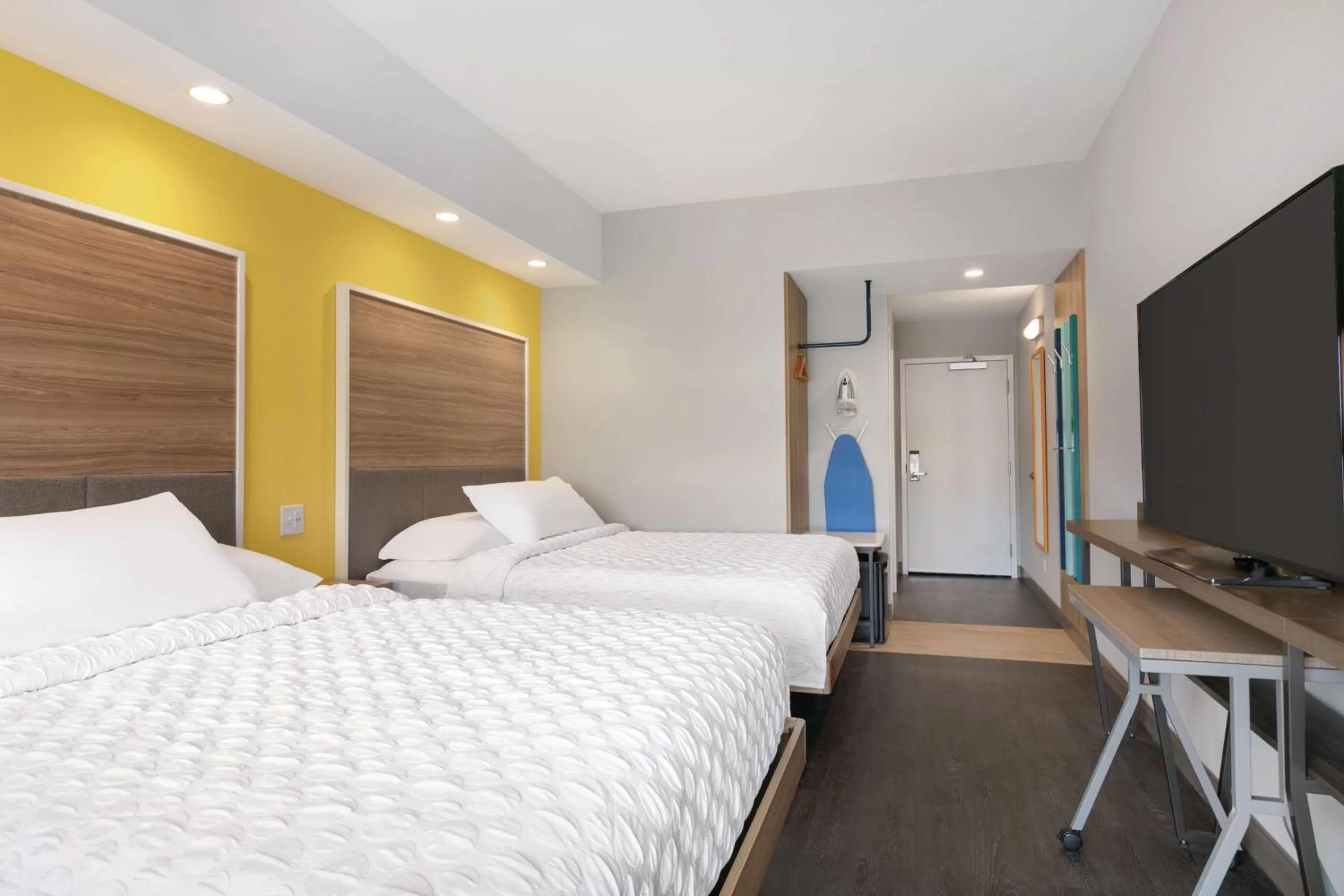 Bedroom, Bed in Tru By Hilton Williamsville Buffalo Airport