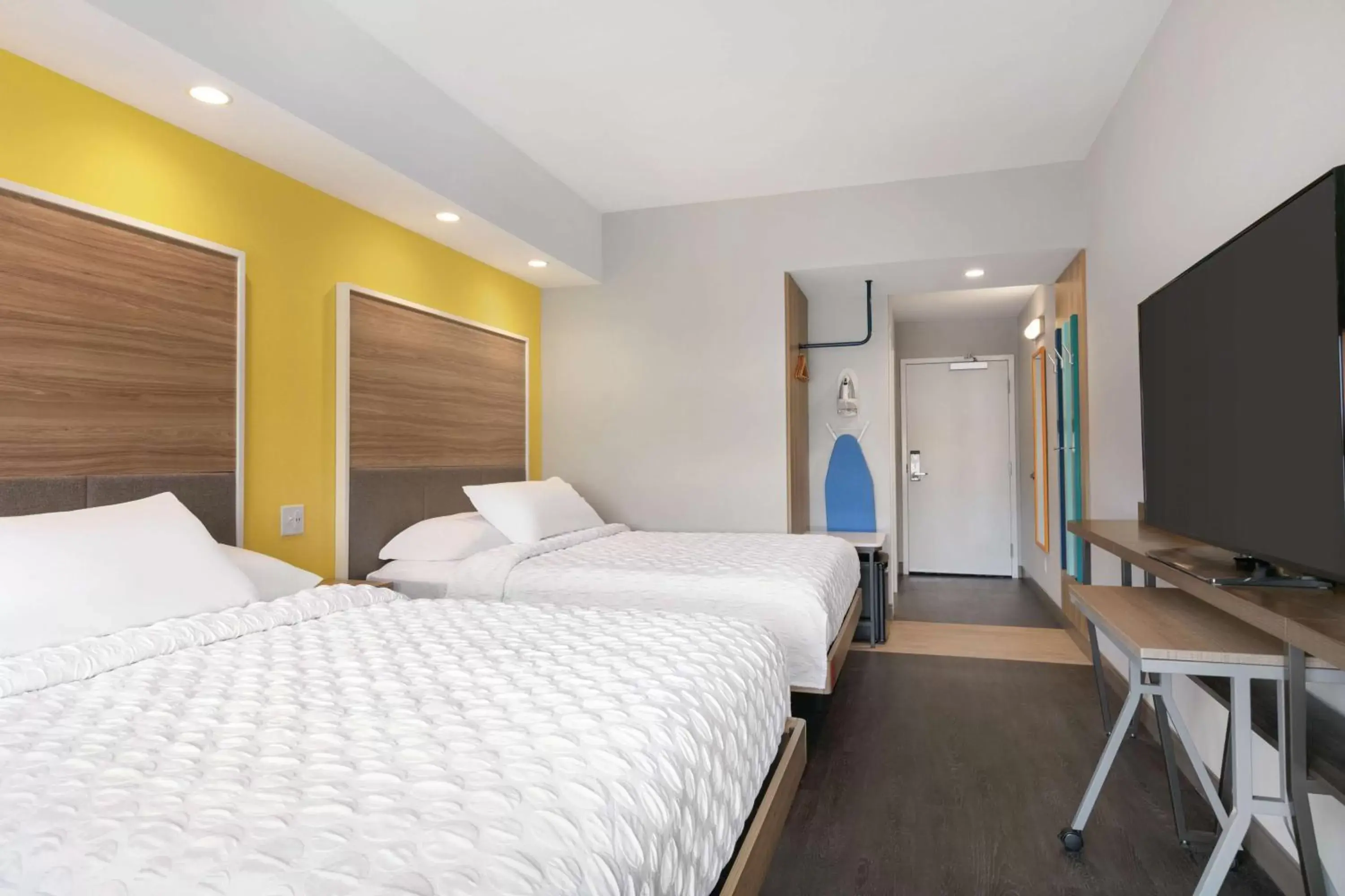 Bedroom in Tru By Hilton Williamsville Buffalo Airport