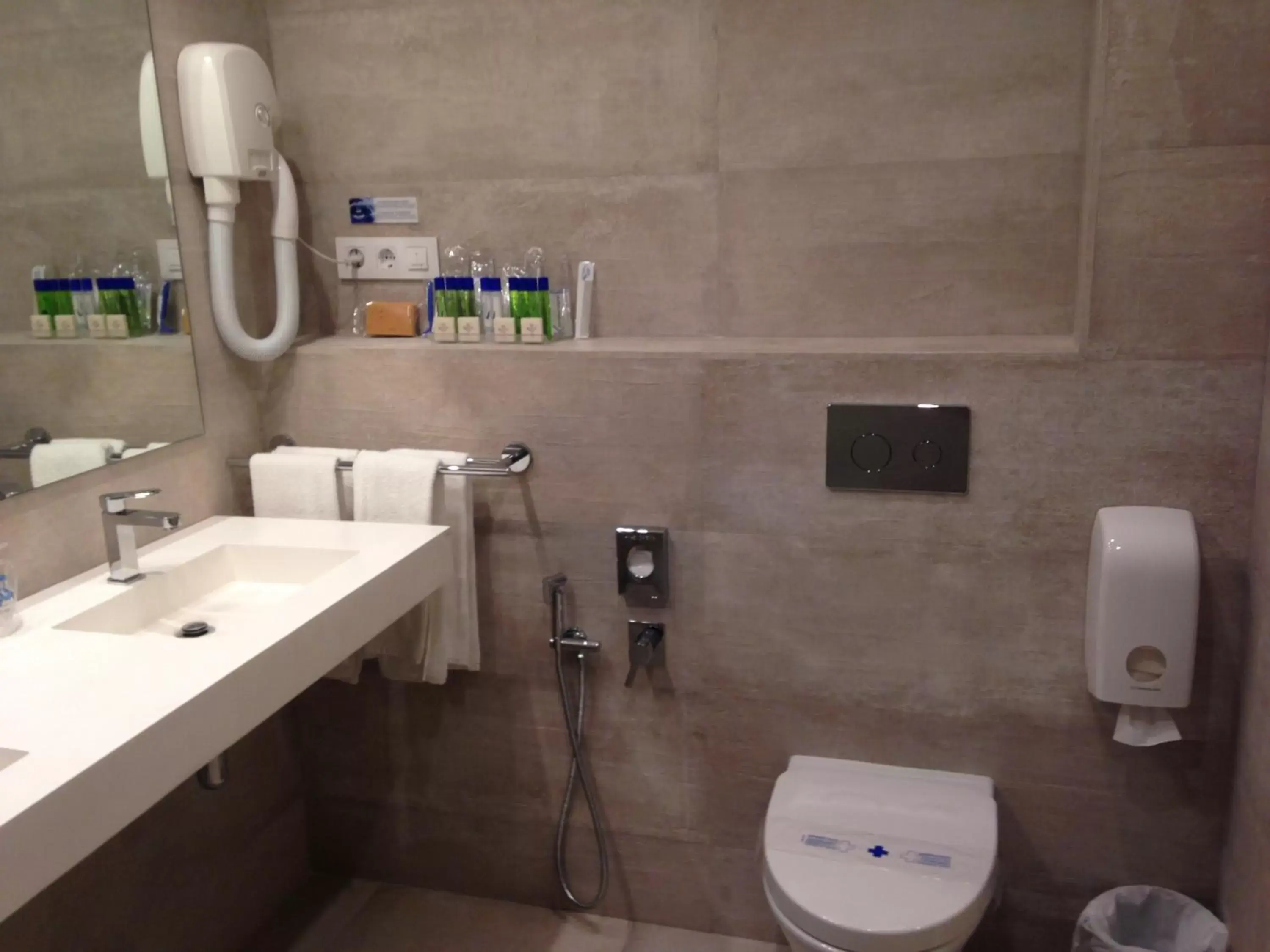 Bathroom in Las Rocas Playa Hotel