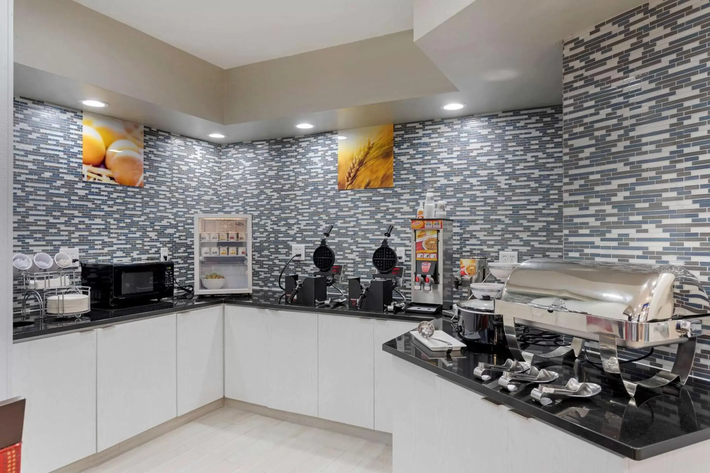 Restaurant/places to eat in Comfort Inn & Suites Memphis East Restaurant/places to eat in Comfort Inn & Suites Memphis East