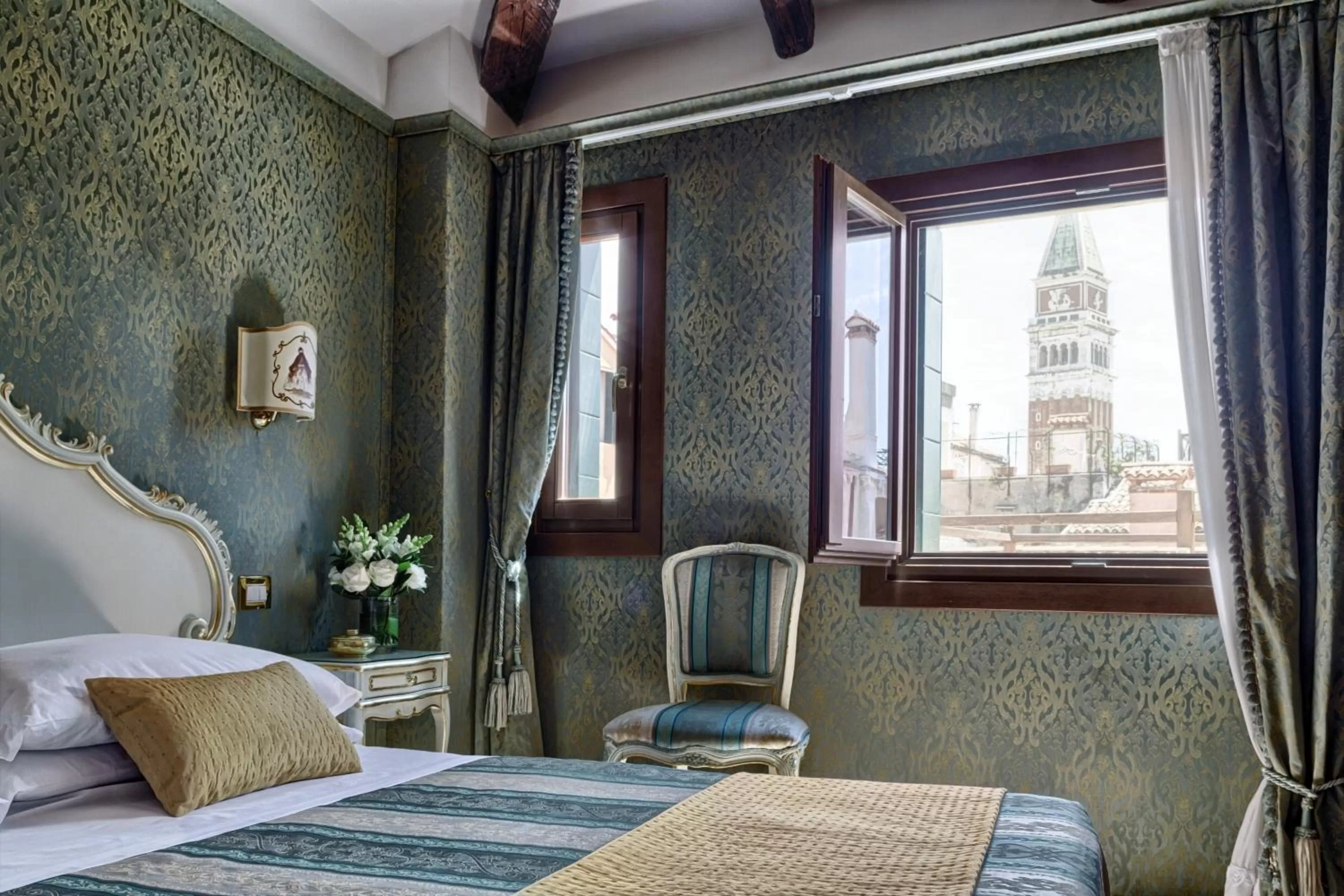View (from property/room), Bed in Antica Locanda al Gambero