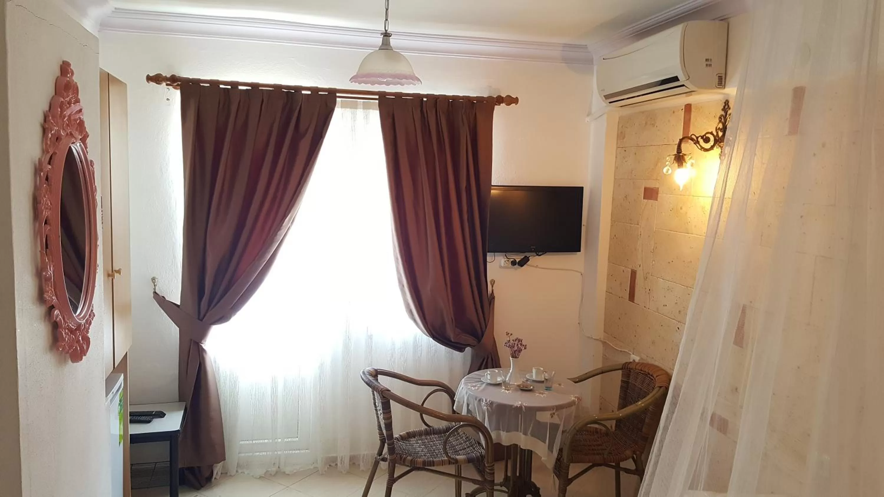 Photo of the whole room in Foça Ensar Hotel