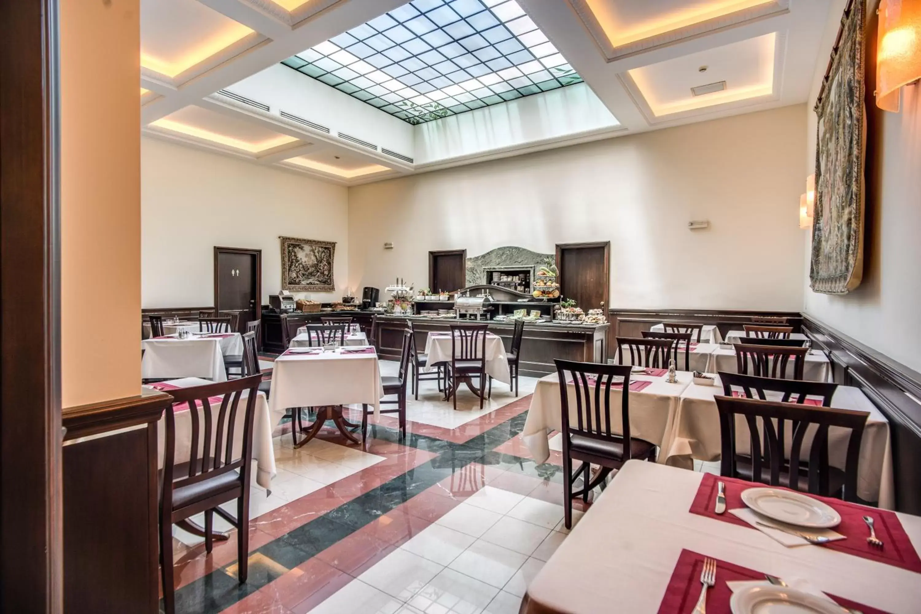 Restaurant/Places to Eat in Hotel Diocleziano